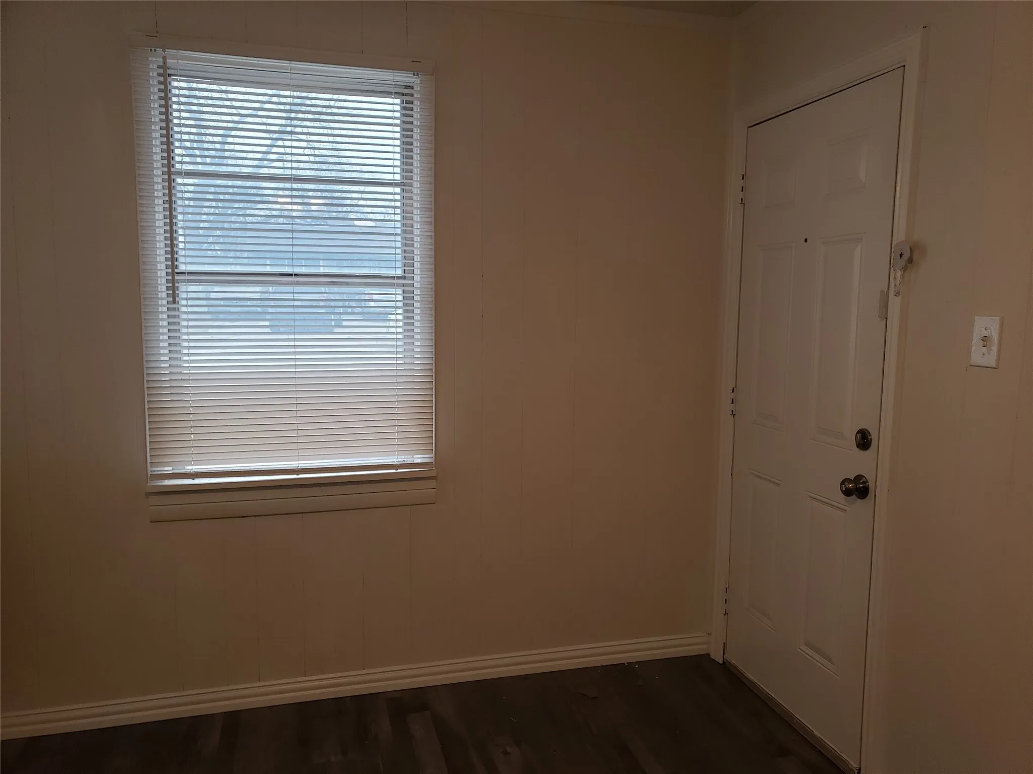 Apartment For Rent in Tarrant County , 4256 Standish Road B, Fort Worth, Texas 76133, 1 Bedroom, 1 Bathroom, Garage spaces, 370 Sqft, built in 1949, mls#21375768, Real Estate Agent in Fort Worth, Homes For Rent in Tarrant county, Homes For Rent in Fort Worth, Realtor in Fort Worth Texas, Real Estate Brokerage Independent Realty Texas, Luminita Cordes Realtor