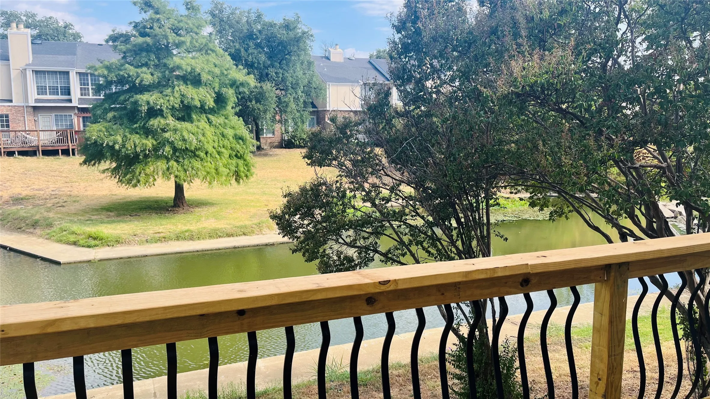 Townhouse For Sale in Dallas County , 2305 Southlake Court, Irving, Texas 75038, 1 Bedroom, 2 Bathroom, Garage spaces, 938 Sqft, built in 1983, mls#21381710, Real Estate Agent in Irving, Homes For Sale in Dallas county, Homes For Sale in Irving, Realtor in Irving Texas, Real Estate Brokerage Independent Realty Texas, Luminita Cordes Realtor