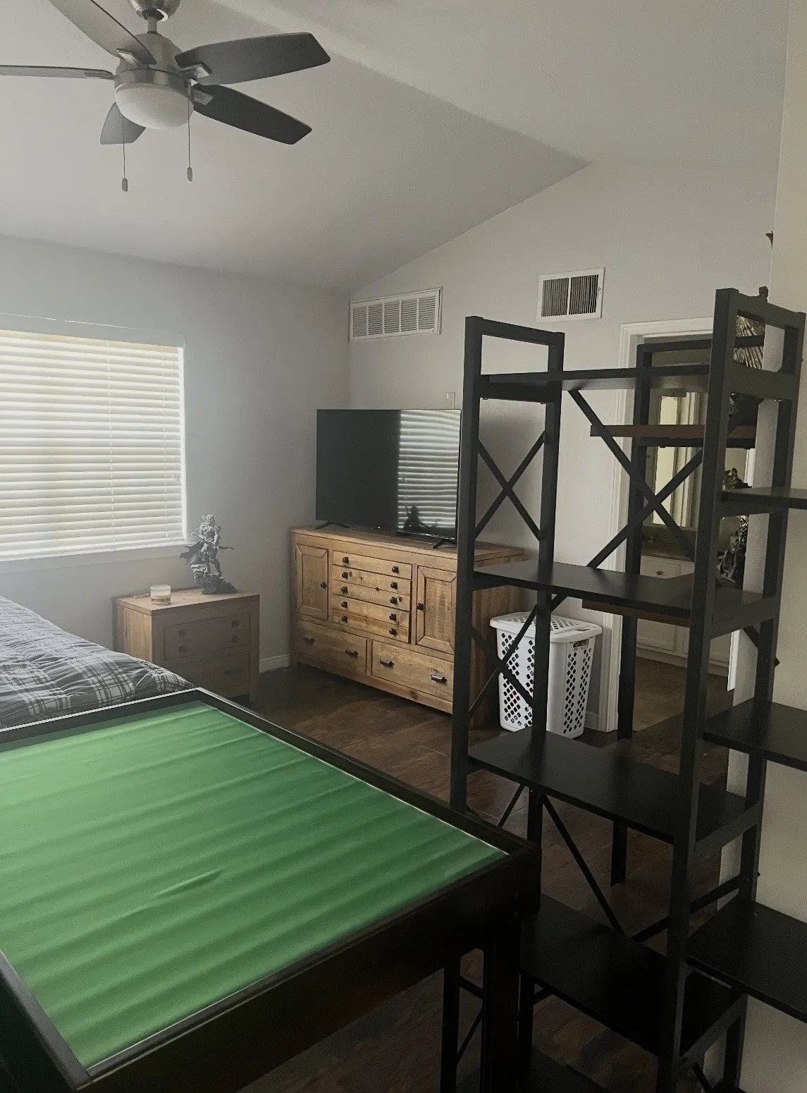Townhouse For Sale in Dallas County , 2305 Southlake Court, Irving, Texas 75038, 1 Bedroom, 2 Bathroom, Garage spaces, 938 Sqft, built in 1983, mls#21381710, Real Estate Agent in Irving, Homes For Sale in Dallas county, Homes For Sale in Irving, Realtor in Irving Texas, Real Estate Brokerage Independent Realty Texas, Luminita Cordes Realtor