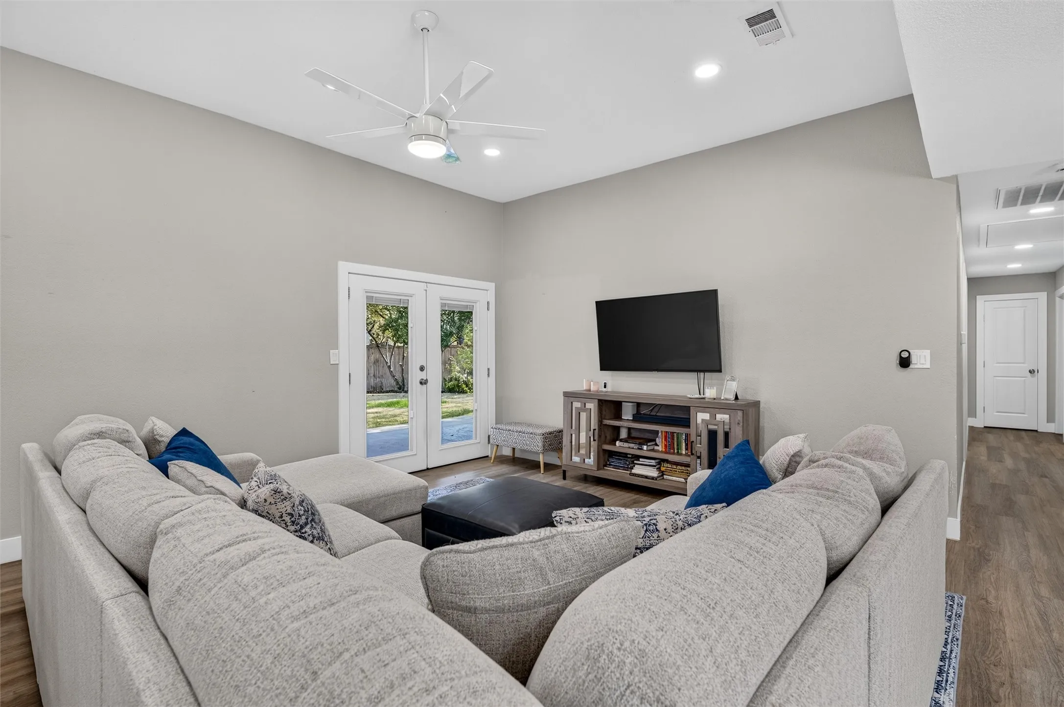 Single Family Residence For Sale in Dallas County , 11335 Mccree Road, Dallas, Texas 75238, 4 Bedroom, 2 Bathroom, 2 Garage spaces, 1,980 Sqft, built in 1972, mls#21381061, Real Estate Agent in Dallas, Homes For Sale in Dallas county, Homes For Sale in Dallas, Realtor in Dallas Texas, Real Estate Brokerage Independent Realty Texas, Luminita Cordes Realtor