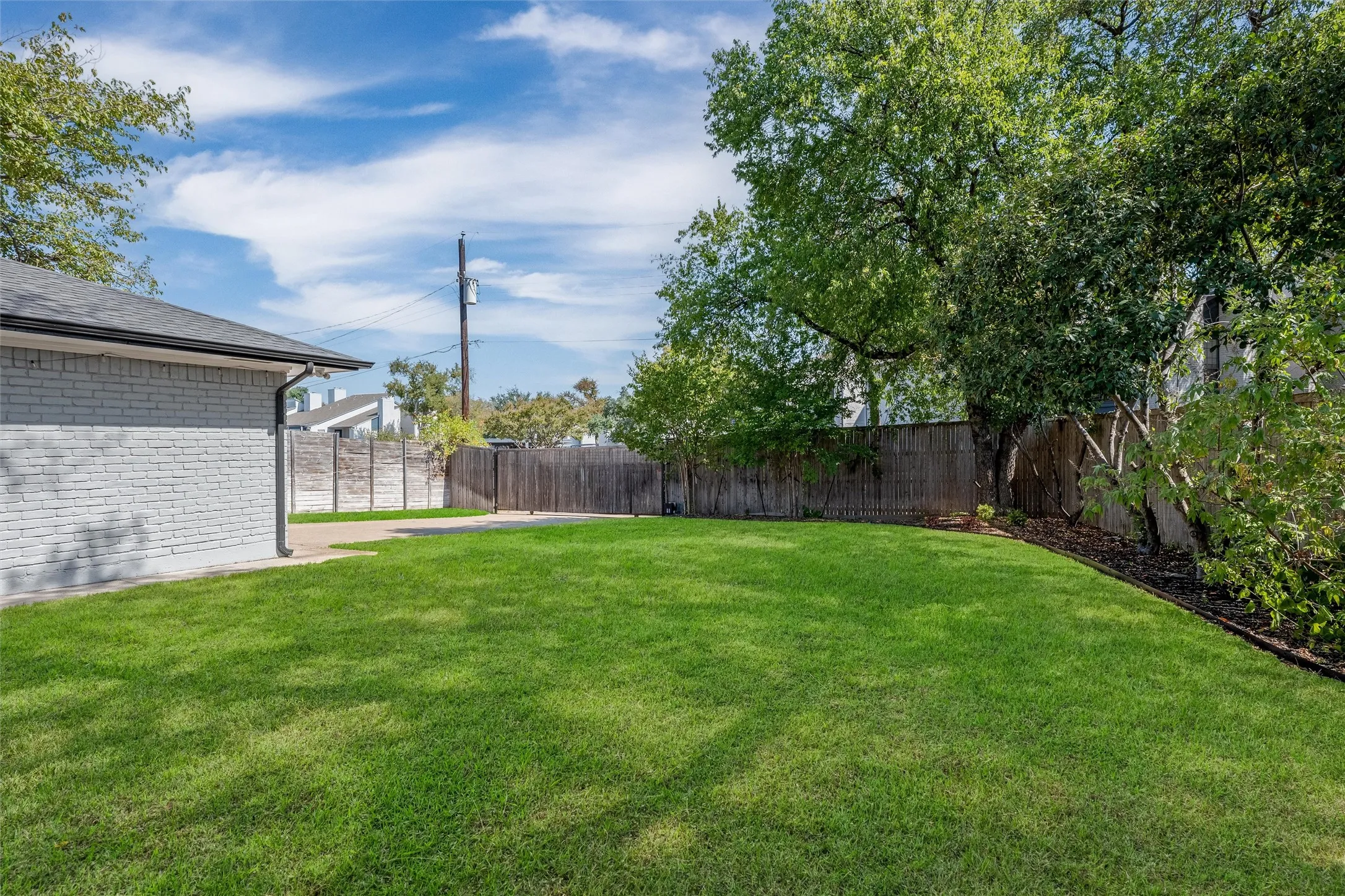 Single Family Residence For Sale in Dallas County , 11335 Mccree Road, Dallas, Texas 75238, 4 Bedroom, 2 Bathroom, 2 Garage spaces, 1,980 Sqft, built in 1972, mls#21381061, Real Estate Agent in Dallas, Homes For Sale in Dallas county, Homes For Sale in Dallas, Realtor in Dallas Texas, Real Estate Brokerage Independent Realty Texas, Luminita Cordes Realtor