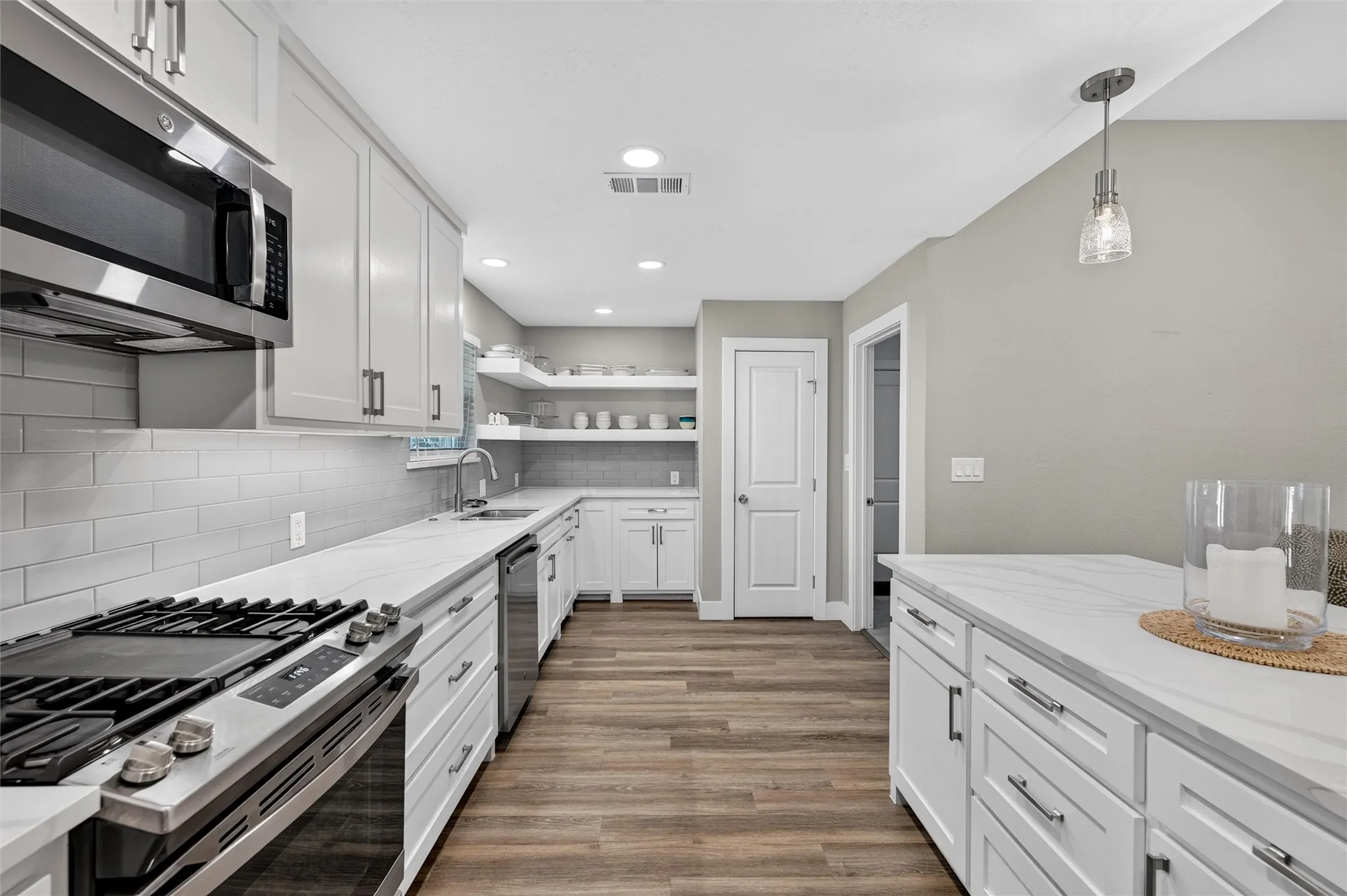 Single Family Residence For Sale in Dallas County , 11335 Mccree Road, Dallas, Texas 75238, 4 Bedroom, 2 Bathroom, 2 Garage spaces, 1,980 Sqft, built in 1972, mls#21381061, Real Estate Agent in Dallas, Homes For Sale in Dallas county, Homes For Sale in Dallas, Realtor in Dallas Texas, Real Estate Brokerage Independent Realty Texas, Luminita Cordes Realtor
