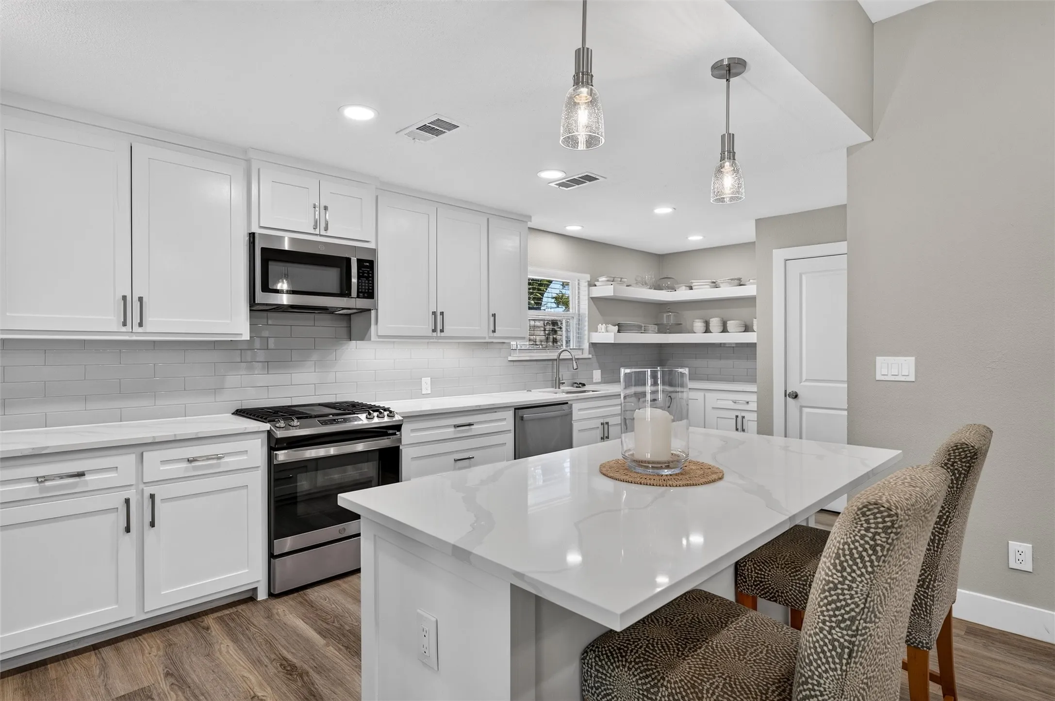 Single Family Residence For Sale in Dallas County , 11335 Mccree Road, Dallas, Texas 75238, 4 Bedroom, 2 Bathroom, 2 Garage spaces, 1,980 Sqft, built in 1972, mls#21381061, Real Estate Agent in Dallas, Homes For Sale in Dallas county, Homes For Sale in Dallas, Realtor in Dallas Texas, Real Estate Brokerage Independent Realty Texas, Luminita Cordes Realtor