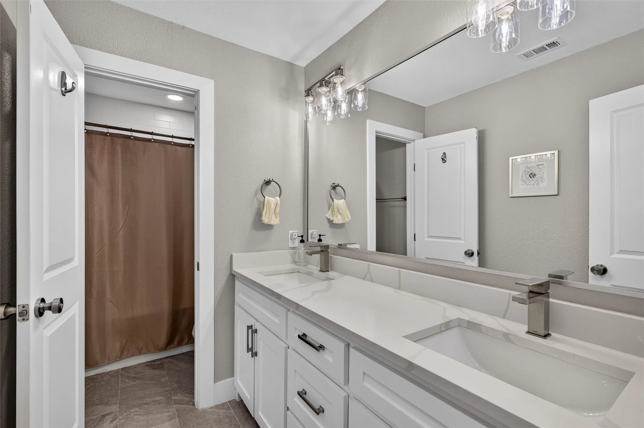Single Family Residence For Sale in Dallas County , 11335 Mccree Road, Dallas, Texas 75238, 4 Bedroom, 2 Bathroom, 2 Garage spaces, 1,980 Sqft, built in 1972, mls#21381061, Real Estate Agent in Dallas, Homes For Sale in Dallas county, Homes For Sale in Dallas, Realtor in Dallas Texas, Real Estate Brokerage Independent Realty Texas, Luminita Cordes Realtor