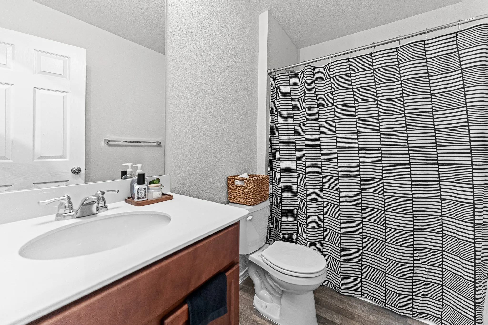 Single Family Residence For Rent in Tarrant County , 9120 Lookout, Fort Worth, Texas 76179, 3 Bedroom, 2 Bathroom, 2 Garage spaces, 1,431 Sqft, built in 2020, mls#21381805, Real Estate Agent in Fort Worth, Homes For Rent in Tarrant county, Homes For Rent in Fort Worth, Realtor in Fort Worth Texas, Real Estate Brokerage Independent Realty Texas, Luminita Cordes Realtor