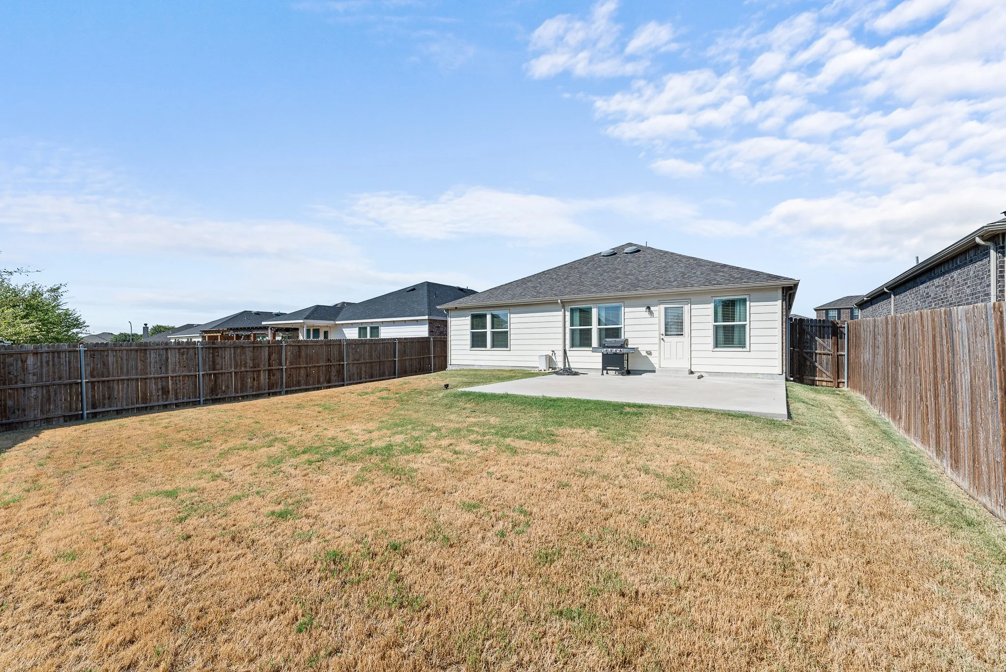 Single Family Residence For Rent in Tarrant County , 9120 Lookout, Fort Worth, Texas 76179, 3 Bedroom, 2 Bathroom, 2 Garage spaces, 1,431 Sqft, built in 2020, mls#21381805, Real Estate Agent in Fort Worth, Homes For Rent in Tarrant county, Homes For Rent in Fort Worth, Realtor in Fort Worth Texas, Real Estate Brokerage Independent Realty Texas, Luminita Cordes Realtor