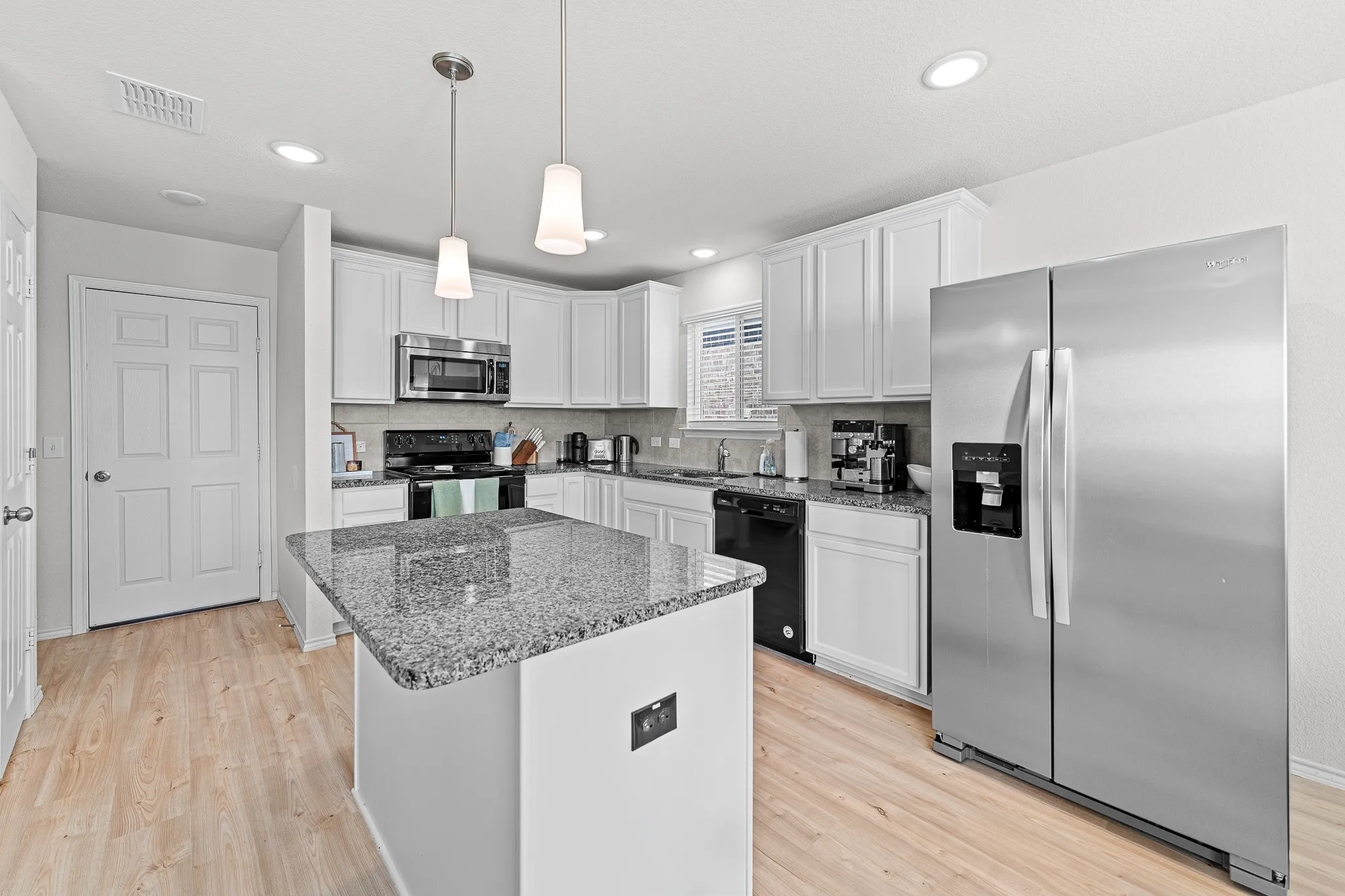 Single Family Residence For Rent in Tarrant County , 9120 Lookout, Fort Worth, Texas 76179, 3 Bedroom, 2 Bathroom, 2 Garage spaces, 1,431 Sqft, built in 2020, mls#21381805, Real Estate Agent in Fort Worth, Homes For Rent in Tarrant county, Homes For Rent in Fort Worth, Realtor in Fort Worth Texas, Real Estate Brokerage Independent Realty Texas, Luminita Cordes Realtor