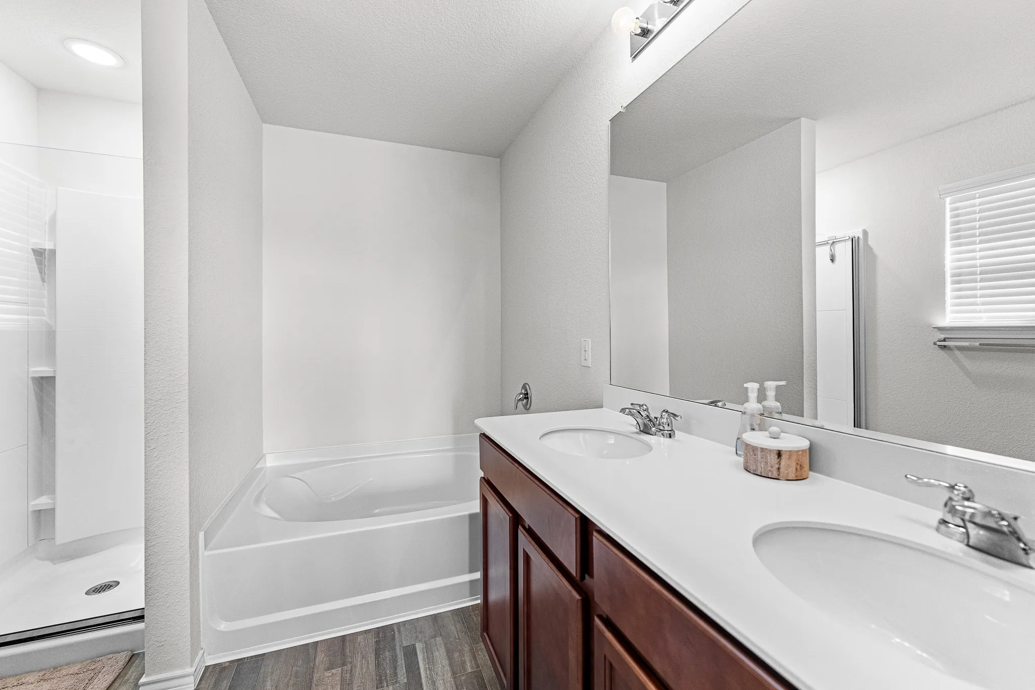 Single Family Residence For Rent in Tarrant County , 9120 Lookout, Fort Worth, Texas 76179, 3 Bedroom, 2 Bathroom, 2 Garage spaces, 1,431 Sqft, built in 2020, mls#21381805, Real Estate Agent in Fort Worth, Homes For Rent in Tarrant county, Homes For Rent in Fort Worth, Realtor in Fort Worth Texas, Real Estate Brokerage Independent Realty Texas, Luminita Cordes Realtor
