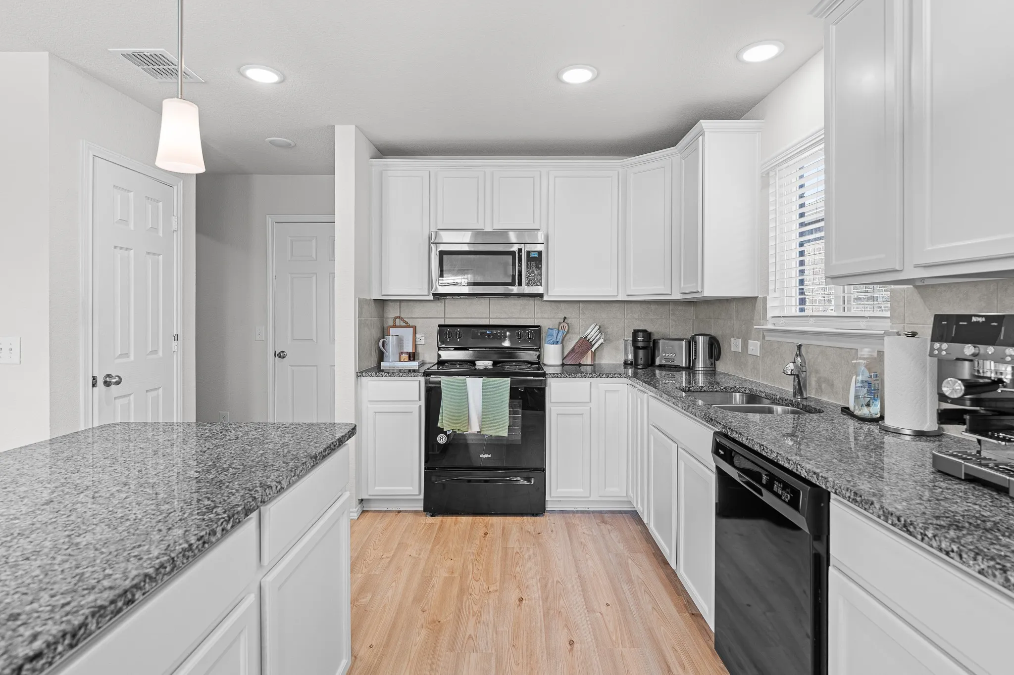 Single Family Residence For Rent in Tarrant County , 9120 Lookout, Fort Worth, Texas 76179, 3 Bedroom, 2 Bathroom, 2 Garage spaces, 1,431 Sqft, built in 2020, mls#21381805, Real Estate Agent in Fort Worth, Homes For Rent in Tarrant county, Homes For Rent in Fort Worth, Realtor in Fort Worth Texas, Real Estate Brokerage Independent Realty Texas, Luminita Cordes Realtor