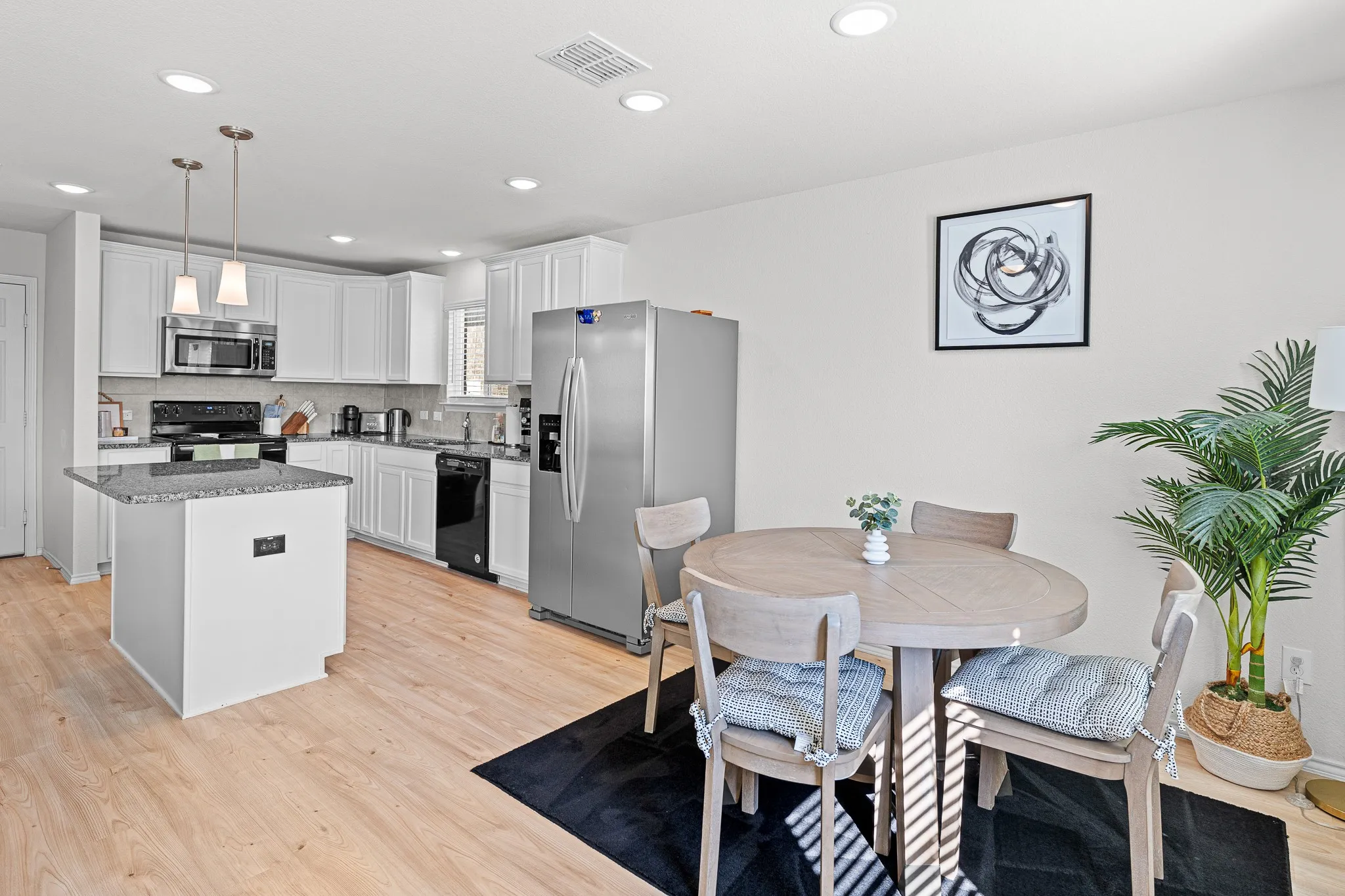 Single Family Residence For Rent in Tarrant County , 9120 Lookout, Fort Worth, Texas 76179, 3 Bedroom, 2 Bathroom, 2 Garage spaces, 1,431 Sqft, built in 2020, mls#21381805, Real Estate Agent in Fort Worth, Homes For Rent in Tarrant county, Homes For Rent in Fort Worth, Realtor in Fort Worth Texas, Real Estate Brokerage Independent Realty Texas, Luminita Cordes Realtor