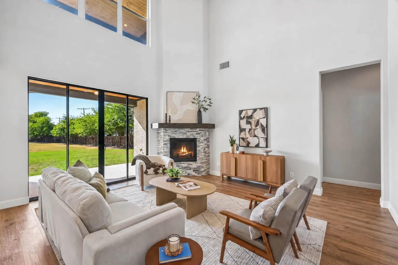 Single Family Residence For Sale in Tarrant County , 1600 Country Club Drive, Mansfield, Texas 76063, 4 Bedroom, 5 Bathroom, 3 Garage spaces, 4,272 Sqft, built in 2019, mls#21381803, Real Estate Agent in Mansfield, Homes For Sale in Tarrant county, Homes For Sale in Mansfield, Realtor in Mansfield Texas, Real Estate Brokerage Independent Realty Texas, Luminita Cordes Realtor