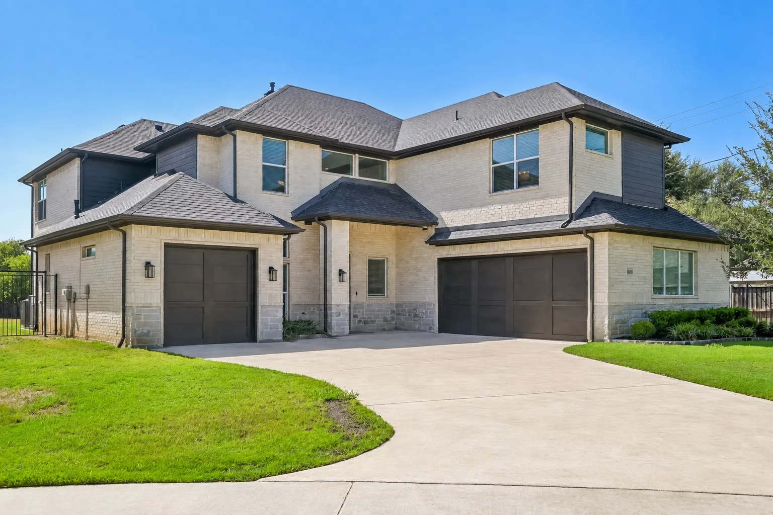 Single Family Residence For Sale in Tarrant County , 1600 Country Club Drive, Mansfield, Texas 76063, 4 Bedroom, 5 Bathroom, 3 Garage spaces, 4,272 Sqft, built in 2019, mls#21381803, Real Estate Agent in Mansfield, Homes For Sale in Tarrant county, Homes For Sale in Mansfield, Realtor in Mansfield Texas, Real Estate Brokerage Independent Realty Texas, Luminita Cordes Realtor