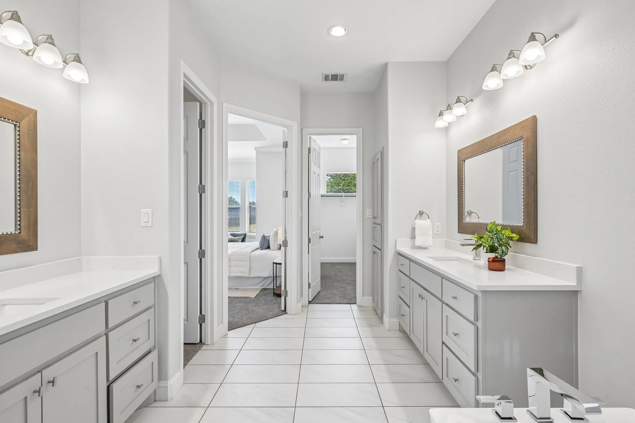 Single Family Residence For Sale in Tarrant County , 1600 Country Club Drive, Mansfield, Texas 76063, 4 Bedroom, 5 Bathroom, 3 Garage spaces, 4,272 Sqft, built in 2019, mls#21381803, Real Estate Agent in Mansfield, Homes For Sale in Tarrant county, Homes For Sale in Mansfield, Realtor in Mansfield Texas, Real Estate Brokerage Independent Realty Texas, Luminita Cordes Realtor
