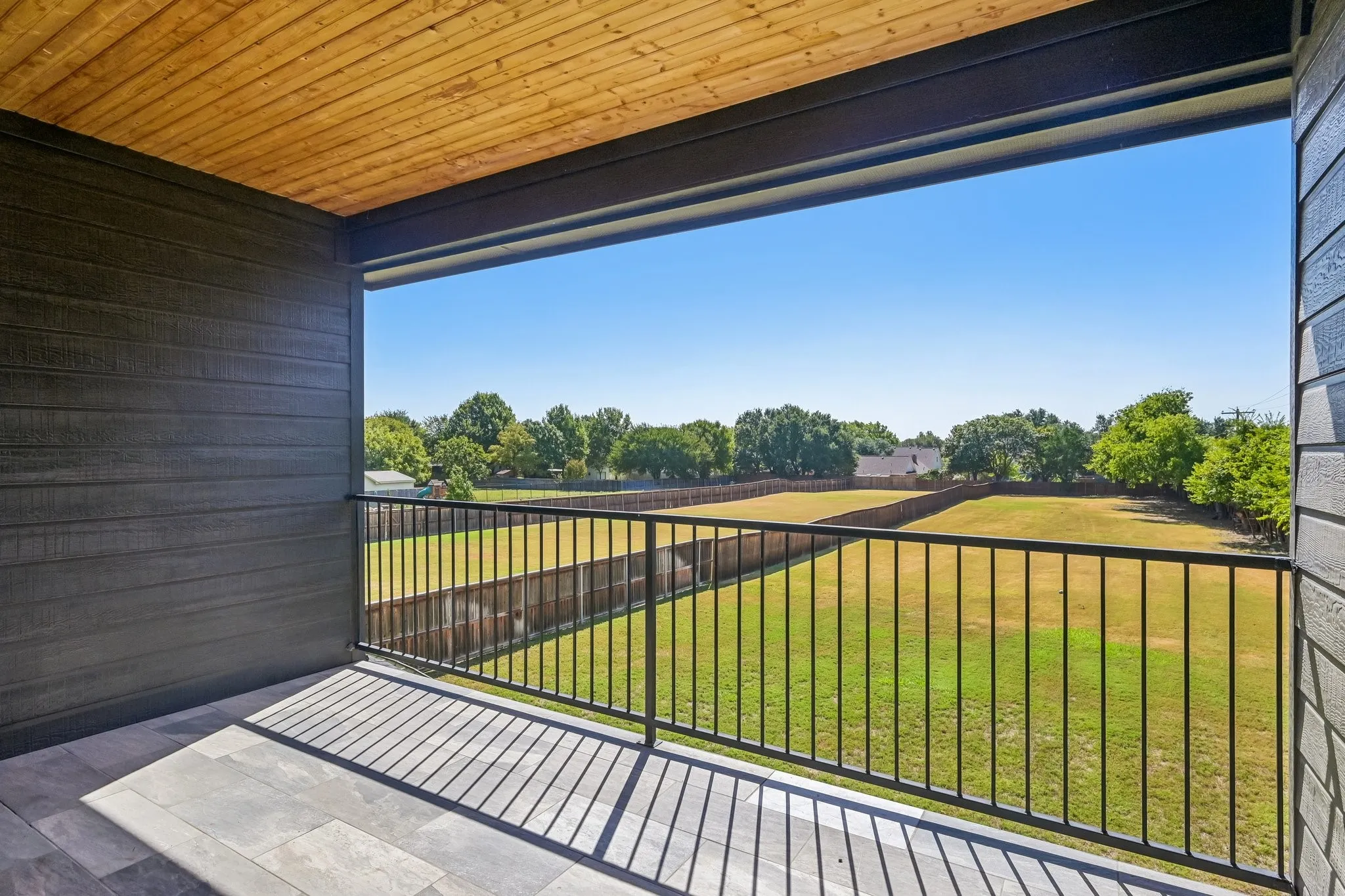 Single Family Residence For Sale in Tarrant County , 1600 Country Club Drive, Mansfield, Texas 76063, 4 Bedroom, 5 Bathroom, 3 Garage spaces, 4,272 Sqft, built in 2019, mls#21381803, Real Estate Agent in Mansfield, Homes For Sale in Tarrant county, Homes For Sale in Mansfield, Realtor in Mansfield Texas, Real Estate Brokerage Independent Realty Texas, Luminita Cordes Realtor