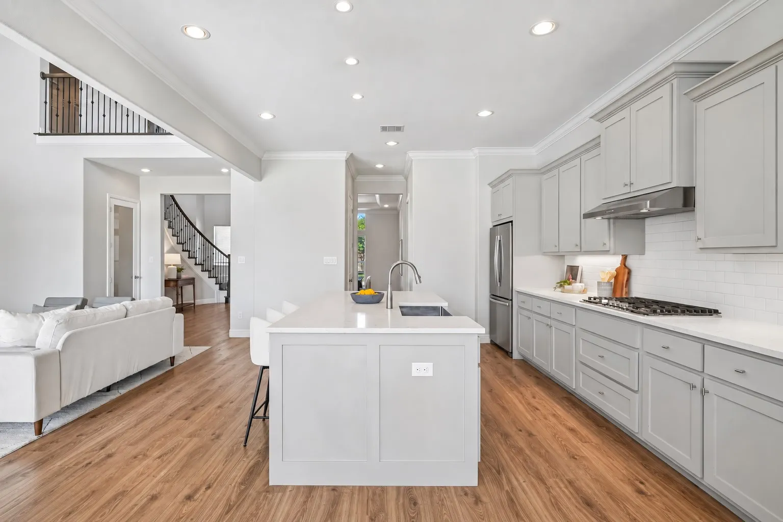 Single Family Residence For Sale in Tarrant County , 1600 Country Club Drive, Mansfield, Texas 76063, 4 Bedroom, 5 Bathroom, 3 Garage spaces, 4,272 Sqft, built in 2019, mls#21381803, Real Estate Agent in Mansfield, Homes For Sale in Tarrant county, Homes For Sale in Mansfield, Realtor in Mansfield Texas, Real Estate Brokerage Independent Realty Texas, Luminita Cordes Realtor