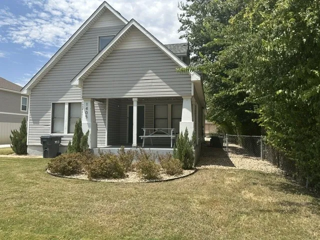 Single Family Residence For Sale in Mc Lennan County , 1405 James, Waco, Texas 76706, 5 Bedroom, 2 Bathroom, Garage spaces, 2,081 Sqft, built in 1935, mls#21381019, Real Estate Agent in Waco, Homes For Sale in Mc Lennan county, Homes For Sale in Waco, Realtor in Waco Texas, Real Estate Brokerage Independent Realty Texas, Luminita Cordes Realtor