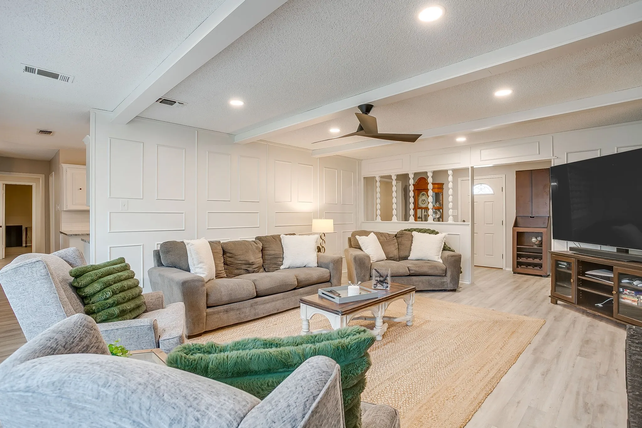 Single Family Residence For Sale in Johnson County , 400 Mountain Valley Boulevard, Joshua, Texas 76058, 4 Bedroom, 3 Bathroom, 2 Garage spaces, 2,197 Sqft, built in 1980, mls#21370644, Real Estate Agent in Joshua, Homes For Sale in Johnson county, Homes For Sale in Joshua, Realtor in Joshua Texas, Real Estate Brokerage Independent Realty Texas, Luminita Cordes Realtor