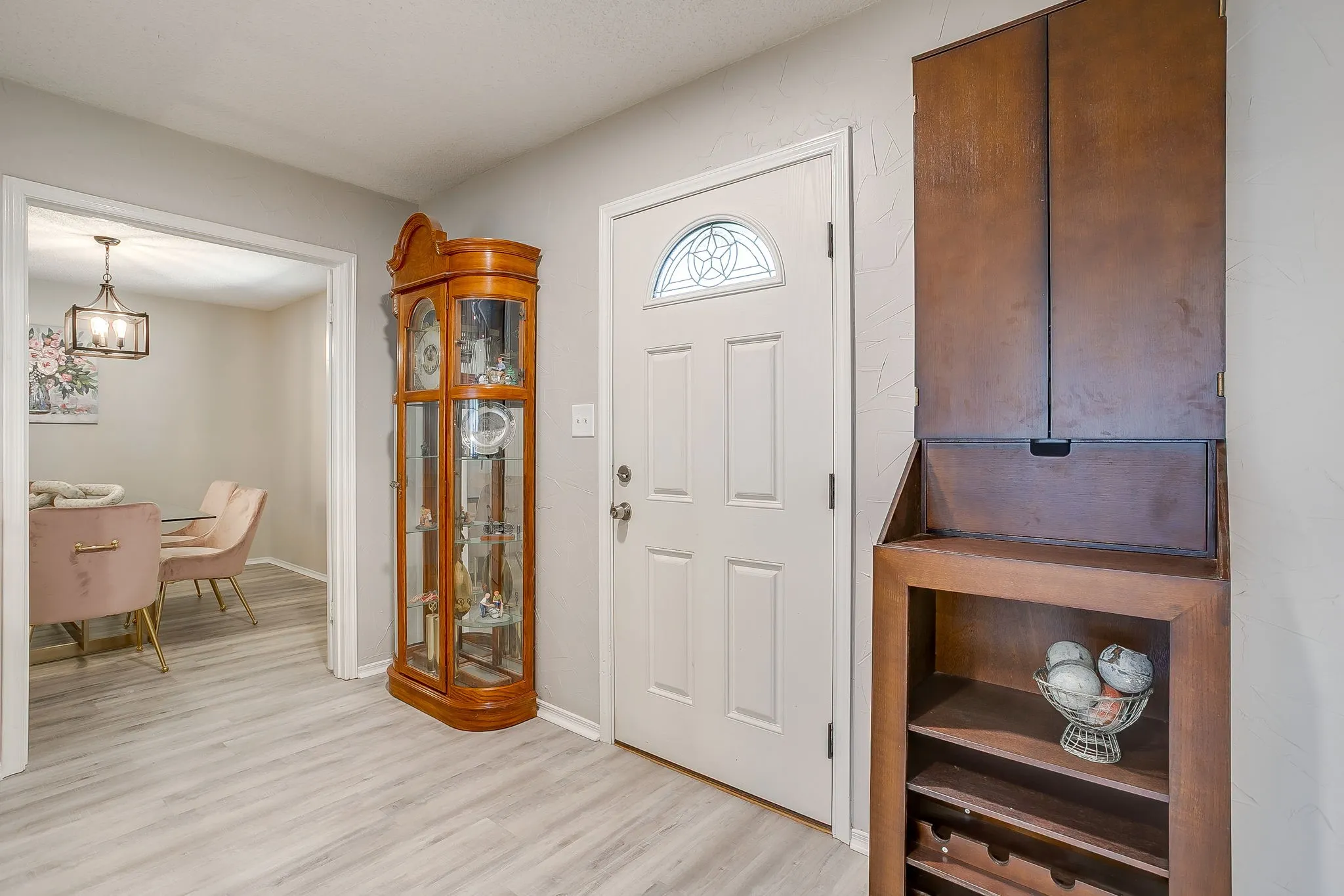 Single Family Residence For Sale in Johnson County , 400 Mountain Valley Boulevard, Joshua, Texas 76058, 4 Bedroom, 3 Bathroom, 2 Garage spaces, 2,197 Sqft, built in 1980, mls#21370644, Real Estate Agent in Joshua, Homes For Sale in Johnson county, Homes For Sale in Joshua, Realtor in Joshua Texas, Real Estate Brokerage Independent Realty Texas, Luminita Cordes Realtor