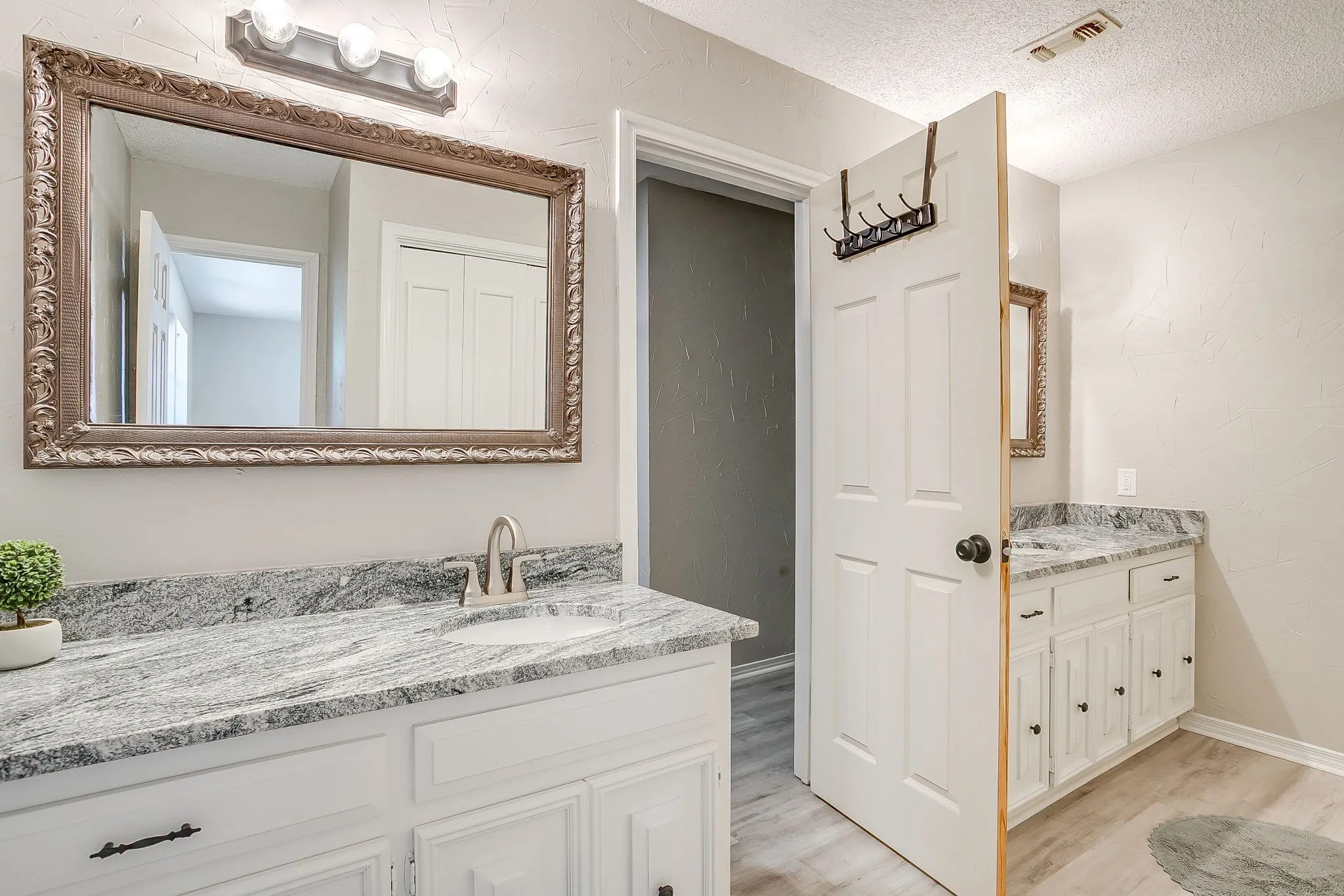 Single Family Residence For Sale in Johnson County , 400 Mountain Valley Boulevard, Joshua, Texas 76058, 4 Bedroom, 3 Bathroom, 2 Garage spaces, 2,197 Sqft, built in 1980, mls#21370644, Real Estate Agent in Joshua, Homes For Sale in Johnson county, Homes For Sale in Joshua, Realtor in Joshua Texas, Real Estate Brokerage Independent Realty Texas, Luminita Cordes Realtor