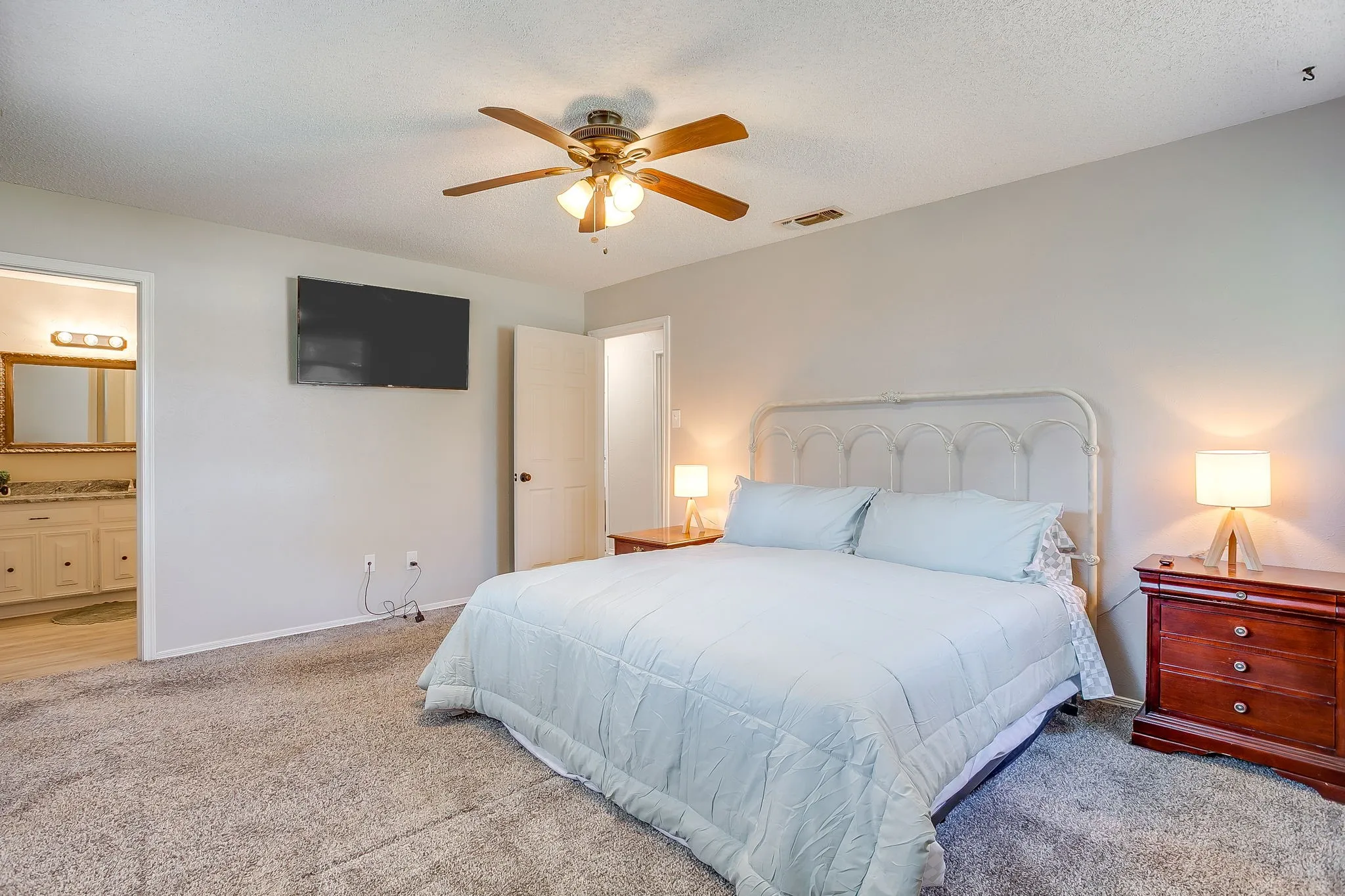 Single Family Residence For Sale in Johnson County , 400 Mountain Valley Boulevard, Joshua, Texas 76058, 4 Bedroom, 3 Bathroom, 2 Garage spaces, 2,197 Sqft, built in 1980, mls#21370644, Real Estate Agent in Joshua, Homes For Sale in Johnson county, Homes For Sale in Joshua, Realtor in Joshua Texas, Real Estate Brokerage Independent Realty Texas, Luminita Cordes Realtor