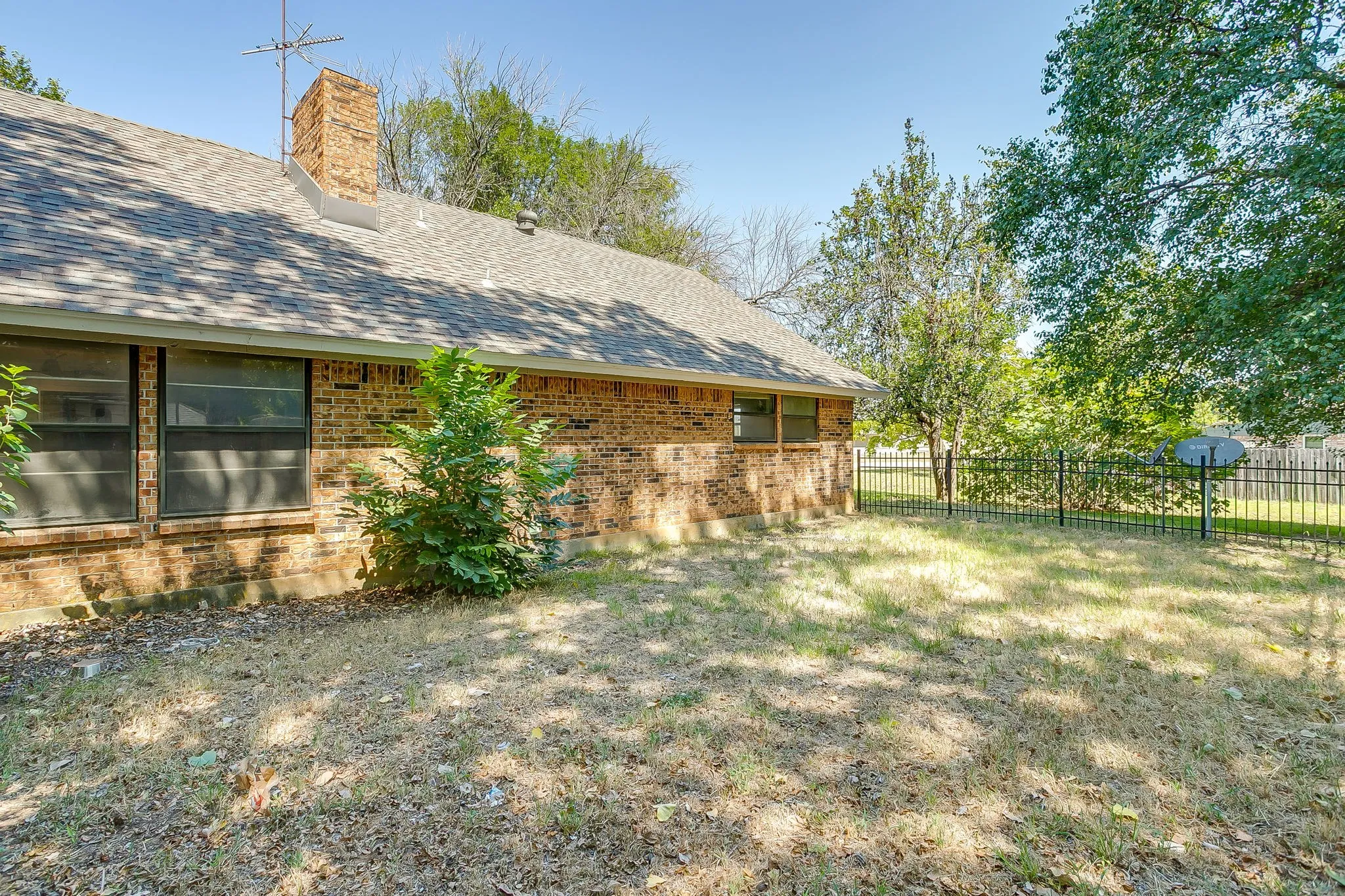 Single Family Residence For Sale in Johnson County , 400 Mountain Valley Boulevard, Joshua, Texas 76058, 4 Bedroom, 3 Bathroom, 2 Garage spaces, 2,197 Sqft, built in 1980, mls#21370644, Real Estate Agent in Joshua, Homes For Sale in Johnson county, Homes For Sale in Joshua, Realtor in Joshua Texas, Real Estate Brokerage Independent Realty Texas, Luminita Cordes Realtor
