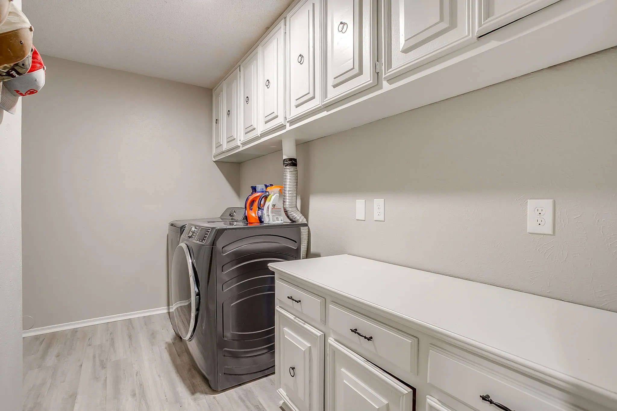 Single Family Residence For Sale in Johnson County , 400 Mountain Valley Boulevard, Joshua, Texas 76058, 4 Bedroom, 3 Bathroom, 2 Garage spaces, 2,197 Sqft, built in 1980, mls#21370644, Real Estate Agent in Joshua, Homes For Sale in Johnson county, Homes For Sale in Joshua, Realtor in Joshua Texas, Real Estate Brokerage Independent Realty Texas, Luminita Cordes Realtor