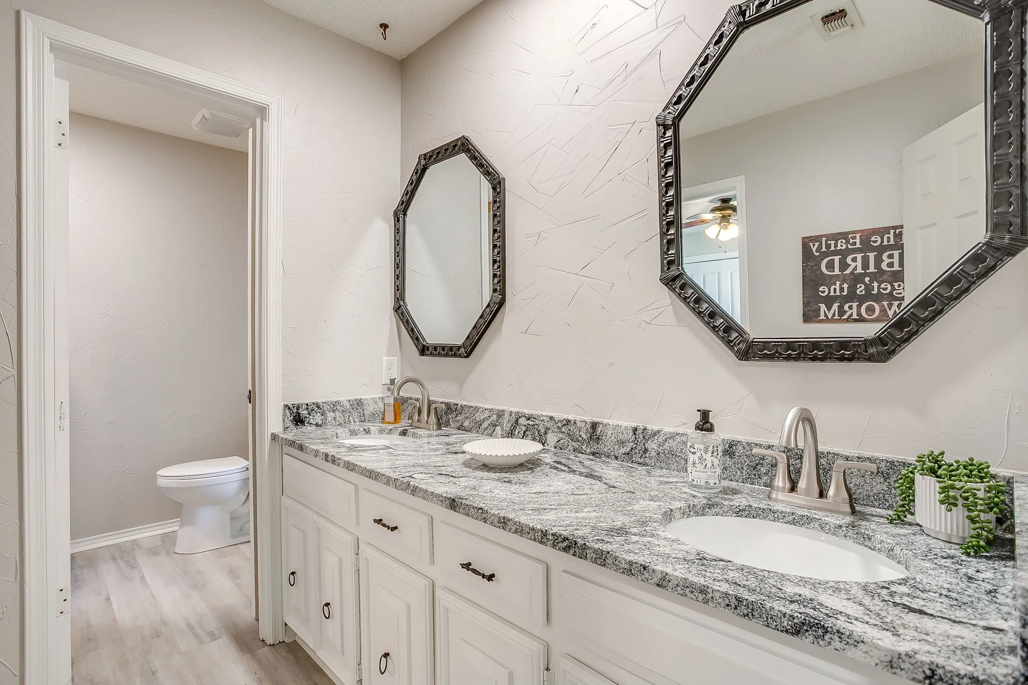 Single Family Residence For Sale in Johnson County , 400 Mountain Valley Boulevard, Joshua, Texas 76058, 4 Bedroom, 3 Bathroom, 2 Garage spaces, 2,197 Sqft, built in 1980, mls#21370644, Real Estate Agent in Joshua, Homes For Sale in Johnson county, Homes For Sale in Joshua, Realtor in Joshua Texas, Real Estate Brokerage Independent Realty Texas, Luminita Cordes Realtor