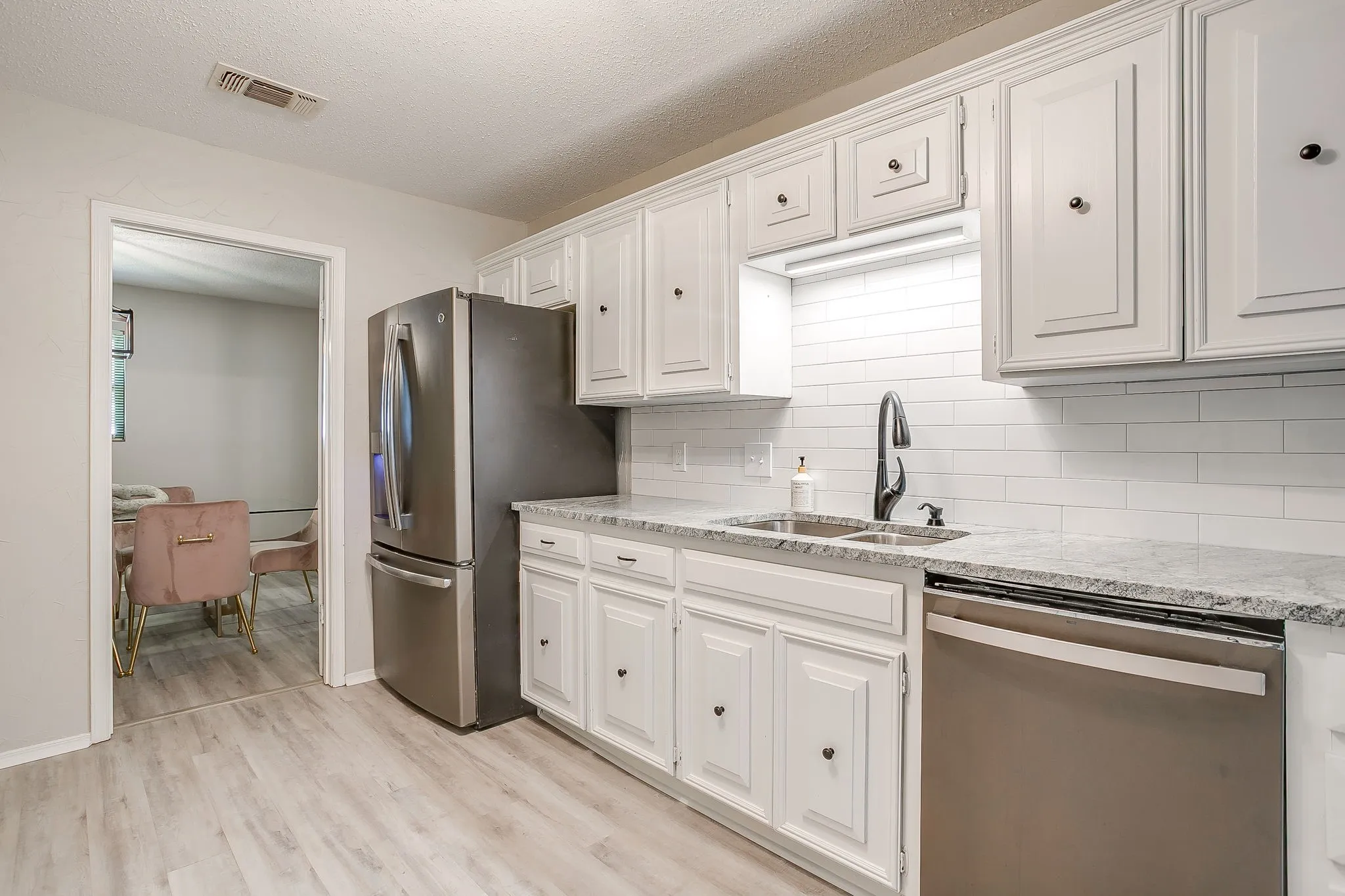 Single Family Residence For Sale in Johnson County , 400 Mountain Valley Boulevard, Joshua, Texas 76058, 4 Bedroom, 3 Bathroom, 2 Garage spaces, 2,197 Sqft, built in 1980, mls#21370644, Real Estate Agent in Joshua, Homes For Sale in Johnson county, Homes For Sale in Joshua, Realtor in Joshua Texas, Real Estate Brokerage Independent Realty Texas, Luminita Cordes Realtor