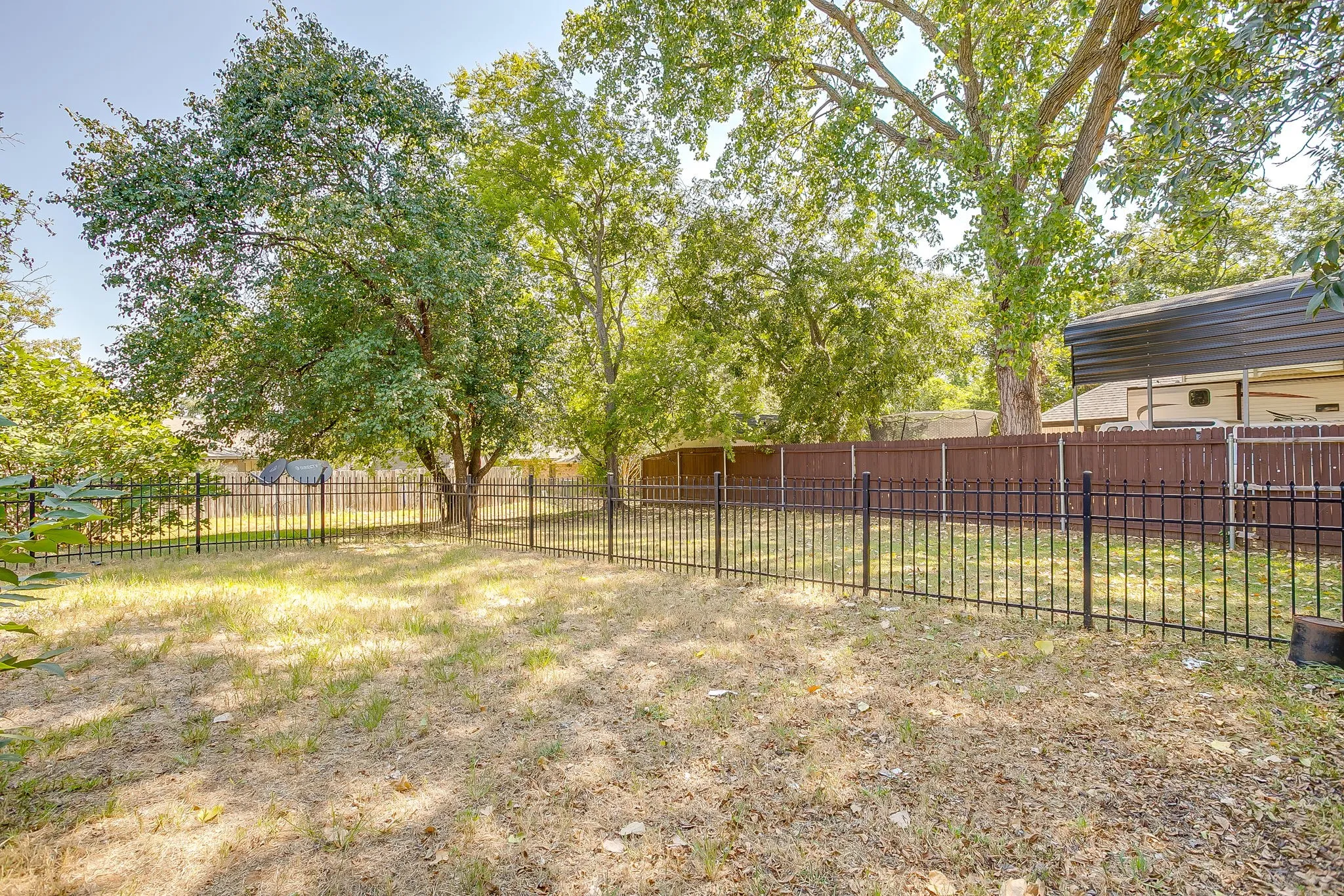 Single Family Residence For Sale in Johnson County , 400 Mountain Valley Boulevard, Joshua, Texas 76058, 4 Bedroom, 3 Bathroom, 2 Garage spaces, 2,197 Sqft, built in 1980, mls#21370644, Real Estate Agent in Joshua, Homes For Sale in Johnson county, Homes For Sale in Joshua, Realtor in Joshua Texas, Real Estate Brokerage Independent Realty Texas, Luminita Cordes Realtor