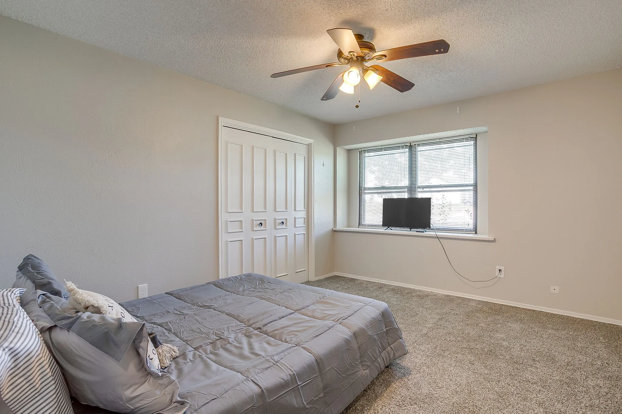 Single Family Residence For Sale in Johnson County , 400 Mountain Valley Boulevard, Joshua, Texas 76058, 4 Bedroom, 3 Bathroom, 2 Garage spaces, 2,197 Sqft, built in 1980, mls#21370644, Real Estate Agent in Joshua, Homes For Sale in Johnson county, Homes For Sale in Joshua, Realtor in Joshua Texas, Real Estate Brokerage Independent Realty Texas, Luminita Cordes Realtor