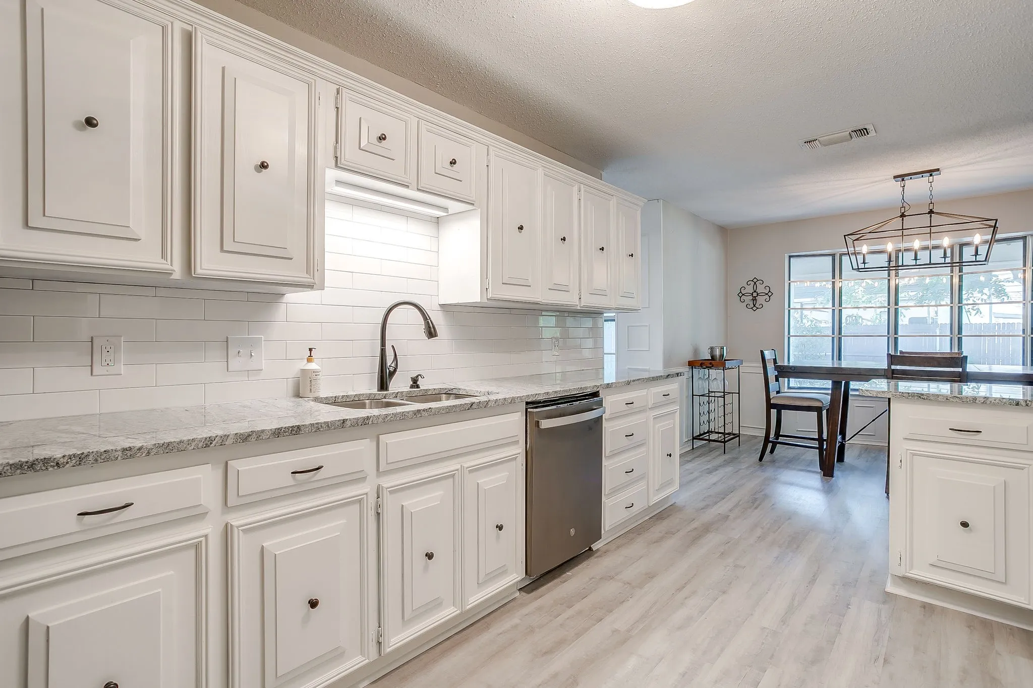 Single Family Residence For Sale in Johnson County , 400 Mountain Valley Boulevard, Joshua, Texas 76058, 4 Bedroom, 3 Bathroom, 2 Garage spaces, 2,197 Sqft, built in 1980, mls#21370644, Real Estate Agent in Joshua, Homes For Sale in Johnson county, Homes For Sale in Joshua, Realtor in Joshua Texas, Real Estate Brokerage Independent Realty Texas, Luminita Cordes Realtor