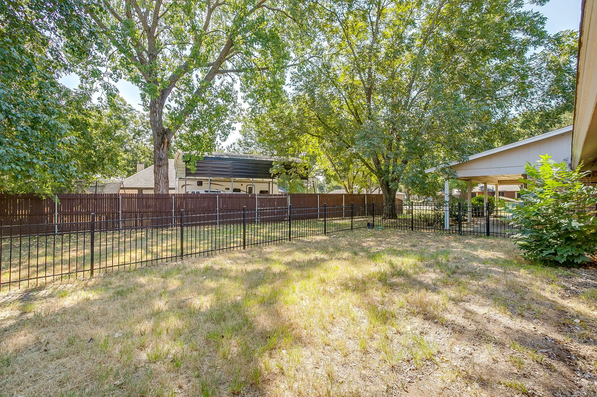 Single Family Residence For Sale in Johnson County , 400 Mountain Valley Boulevard, Joshua, Texas 76058, 4 Bedroom, 3 Bathroom, 2 Garage spaces, 2,197 Sqft, built in 1980, mls#21370644, Real Estate Agent in Joshua, Homes For Sale in Johnson county, Homes For Sale in Joshua, Realtor in Joshua Texas, Real Estate Brokerage Independent Realty Texas, Luminita Cordes Realtor