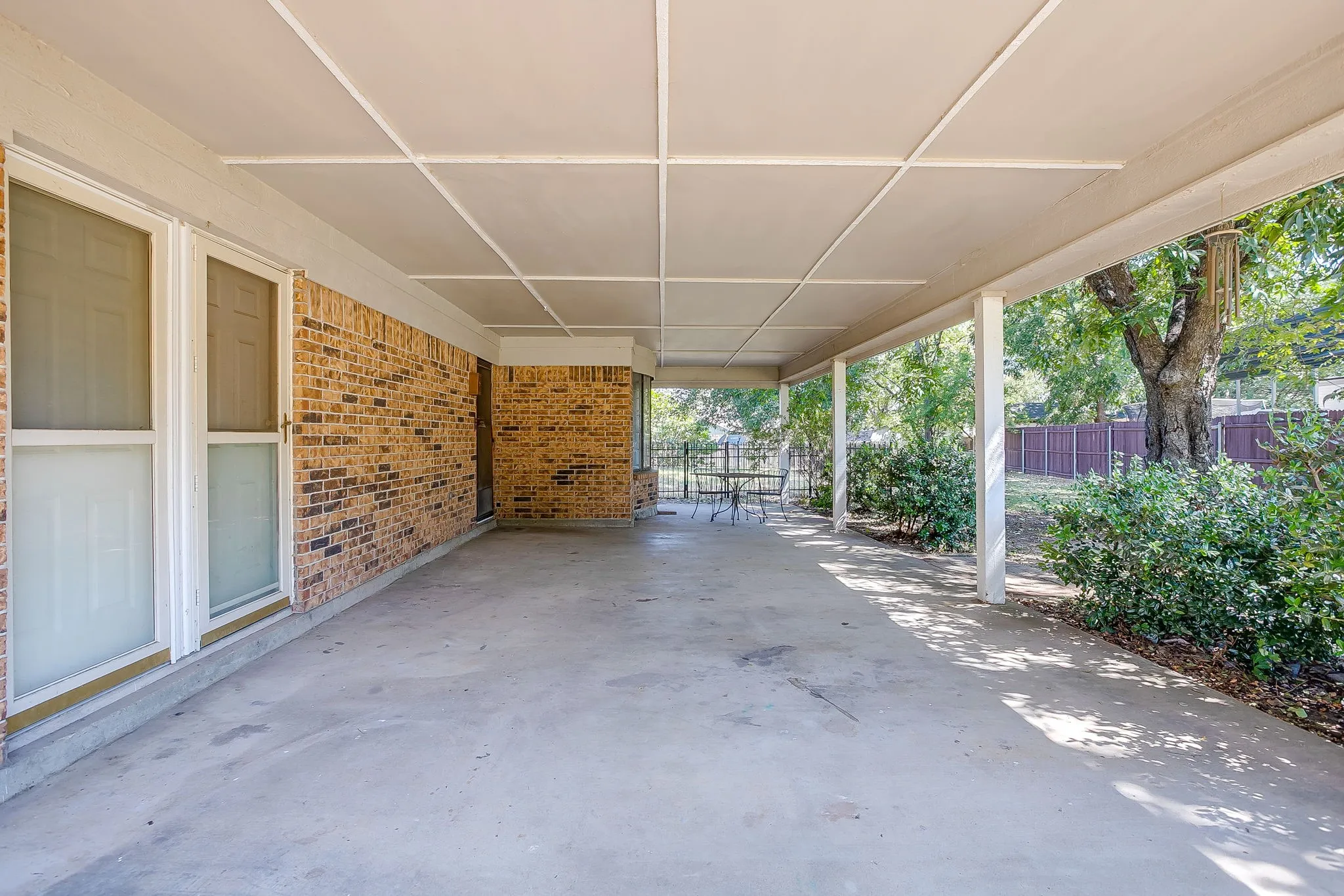 Single Family Residence For Sale in Johnson County , 400 Mountain Valley Boulevard, Joshua, Texas 76058, 4 Bedroom, 3 Bathroom, 2 Garage spaces, 2,197 Sqft, built in 1980, mls#21370644, Real Estate Agent in Joshua, Homes For Sale in Johnson county, Homes For Sale in Joshua, Realtor in Joshua Texas, Real Estate Brokerage Independent Realty Texas, Luminita Cordes Realtor
