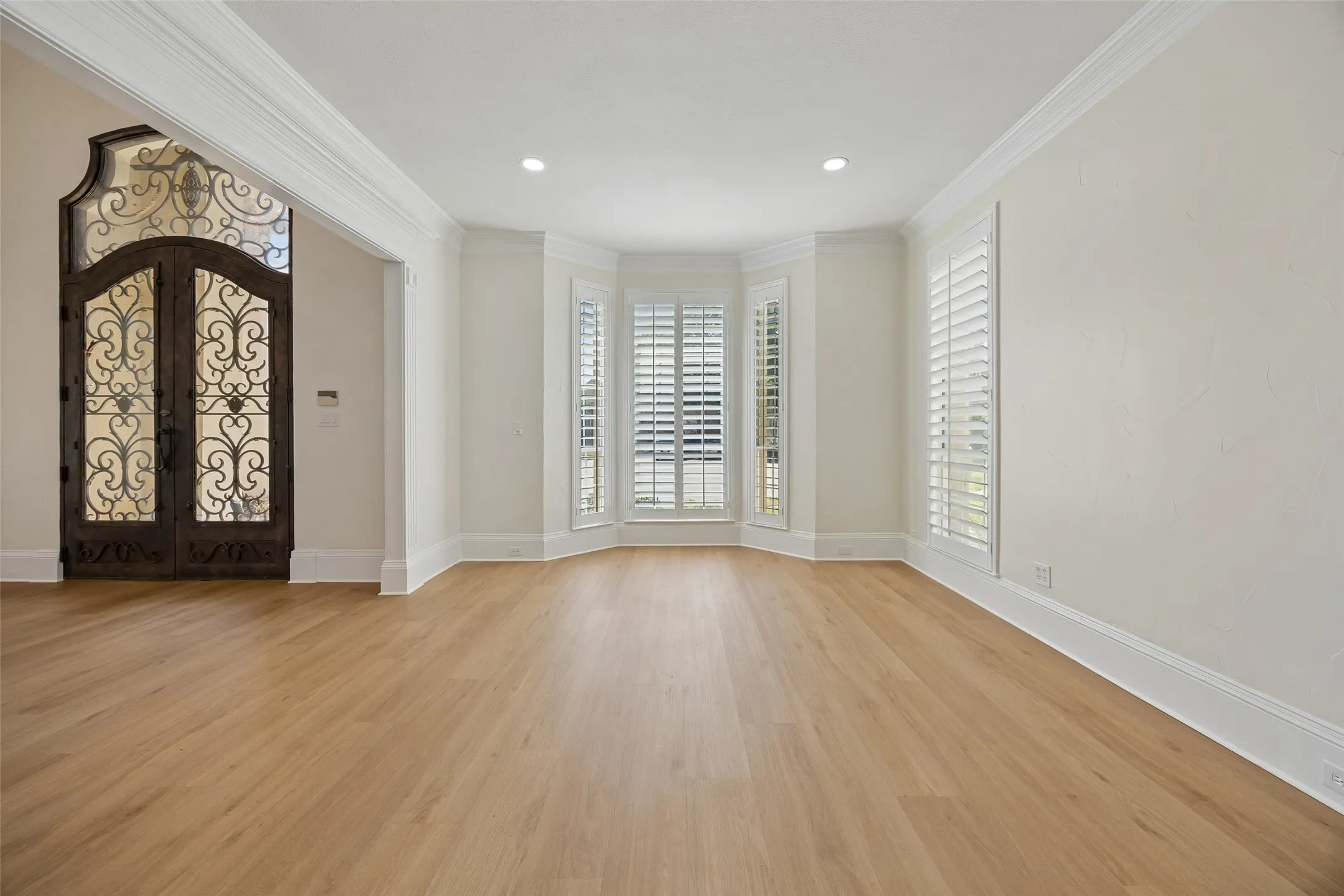 Single Family Residence For Sale in Collin County , 5107 Scarborough Lane, Dallas, Texas 75287, 5 Bedroom, 5 Bathroom, 3 Garage spaces, 5,043 Sqft, built in 1993, mls#21378988, Real Estate Agent in Dallas, Homes For Sale in Collin county, Homes For Sale in Dallas, Realtor in Dallas Texas, Real Estate Brokerage Independent Realty Texas, Luminita Cordes Realtor