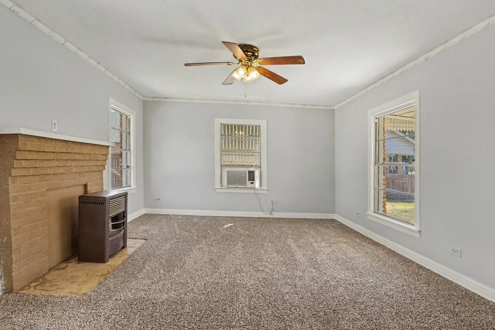 Single Family Residence For Sale in Dallas County , 10609 Seagoville Road, Dallas, Texas 75217, 2 Bedroom, 2 Bathroom, Garage spaces, 1,650 Sqft, built in 1965, mls#21380187, Real Estate Agent in Dallas, Homes For Sale in Dallas county, Homes For Sale in Dallas, Realtor in Dallas Texas, Real Estate Brokerage Independent Realty Texas, Luminita Cordes Realtor
