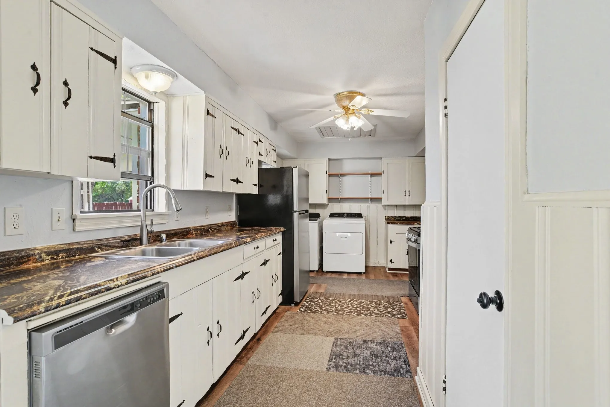 Single Family Residence For Sale in Dallas County , 10609 Seagoville Road, Dallas, Texas 75217, 2 Bedroom, 2 Bathroom, Garage spaces, 1,650 Sqft, built in 1965, mls#21380187, Real Estate Agent in Dallas, Homes For Sale in Dallas county, Homes For Sale in Dallas, Realtor in Dallas Texas, Real Estate Brokerage Independent Realty Texas, Luminita Cordes Realtor
