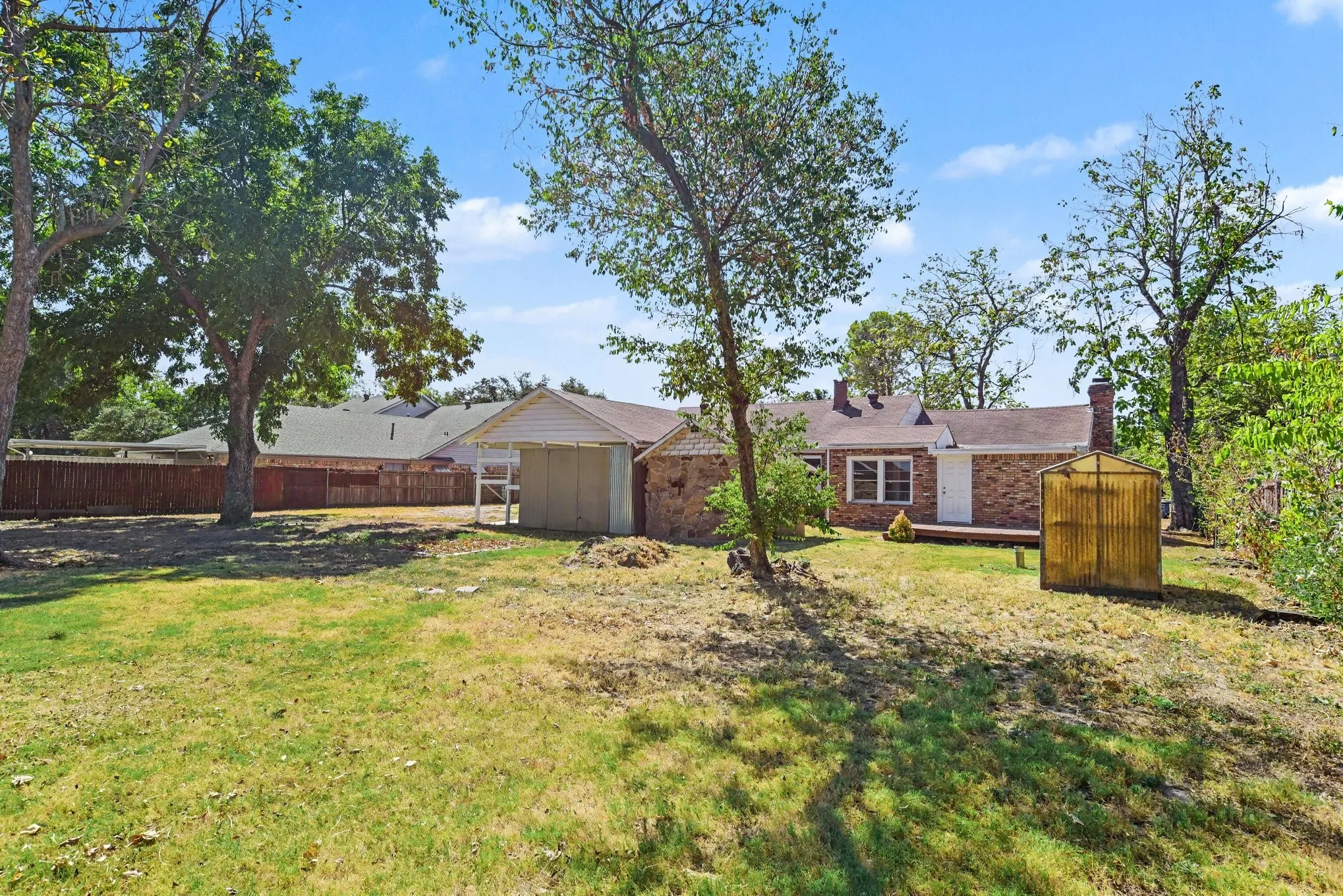 Single Family Residence For Sale in Dallas County , 10609 Seagoville Road, Dallas, Texas 75217, 2 Bedroom, 2 Bathroom, Garage spaces, 1,650 Sqft, built in 1965, mls#21380187, Real Estate Agent in Dallas, Homes For Sale in Dallas county, Homes For Sale in Dallas, Realtor in Dallas Texas, Real Estate Brokerage Independent Realty Texas, Luminita Cordes Realtor