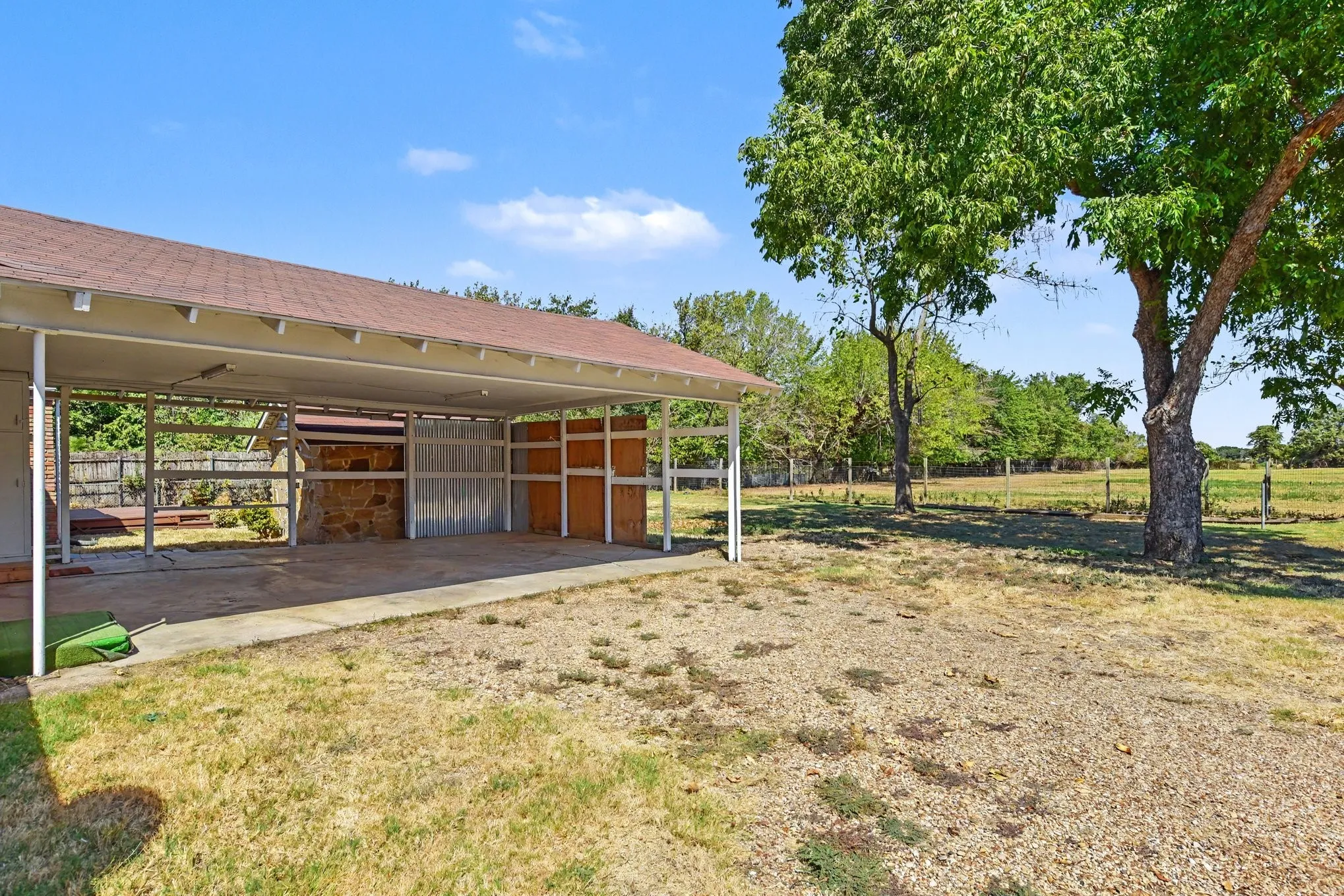 Single Family Residence For Sale in Dallas County , 10609 Seagoville Road, Dallas, Texas 75217, 2 Bedroom, 2 Bathroom, Garage spaces, 1,650 Sqft, built in 1965, mls#21380187, Real Estate Agent in Dallas, Homes For Sale in Dallas county, Homes For Sale in Dallas, Realtor in Dallas Texas, Real Estate Brokerage Independent Realty Texas, Luminita Cordes Realtor