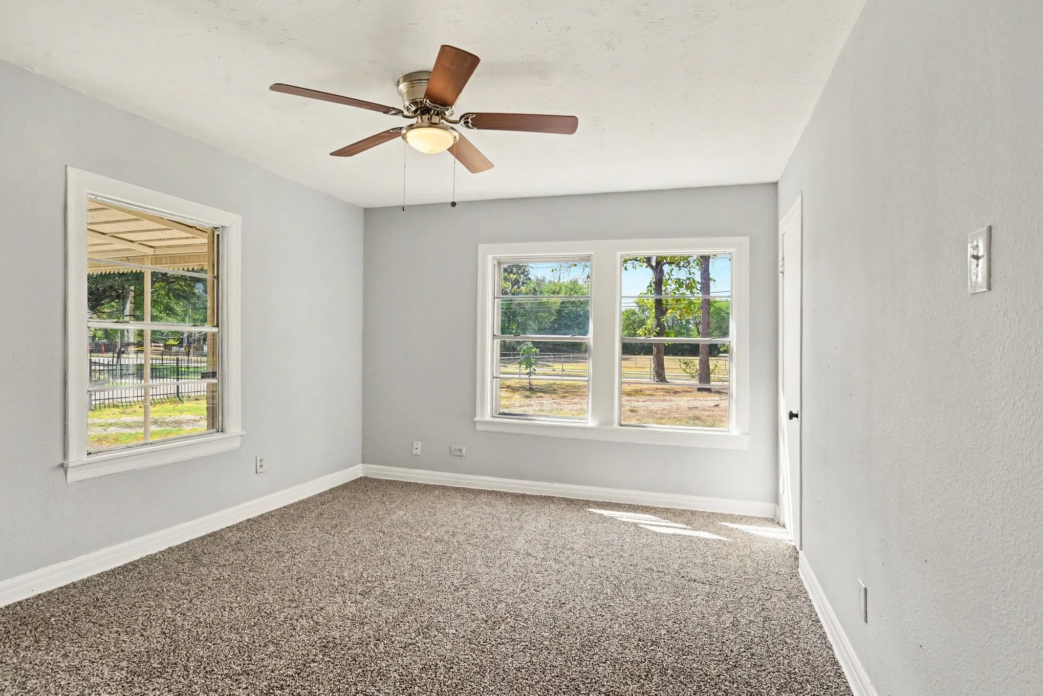 Single Family Residence For Sale in Dallas County , 10609 Seagoville Road, Dallas, Texas 75217, 2 Bedroom, 2 Bathroom, Garage spaces, 1,650 Sqft, built in 1965, mls#21380187, Real Estate Agent in Dallas, Homes For Sale in Dallas county, Homes For Sale in Dallas, Realtor in Dallas Texas, Real Estate Brokerage Independent Realty Texas, Luminita Cordes Realtor