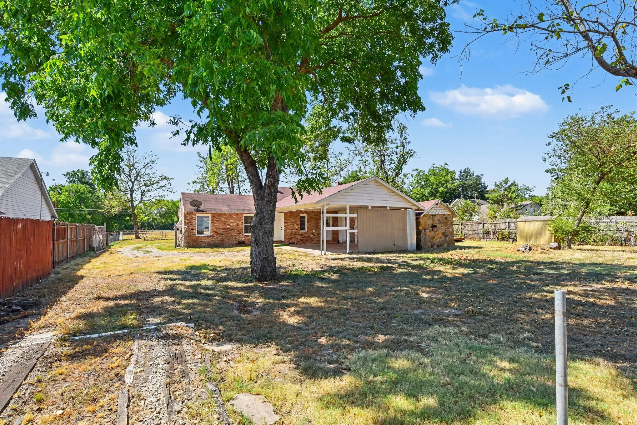 Single Family Residence For Sale in Dallas County , 10609 Seagoville Road, Dallas, Texas 75217, 2 Bedroom, 2 Bathroom, Garage spaces, 1,650 Sqft, built in 1965, mls#21380187, Real Estate Agent in Dallas, Homes For Sale in Dallas county, Homes For Sale in Dallas, Realtor in Dallas Texas, Real Estate Brokerage Independent Realty Texas, Luminita Cordes Realtor