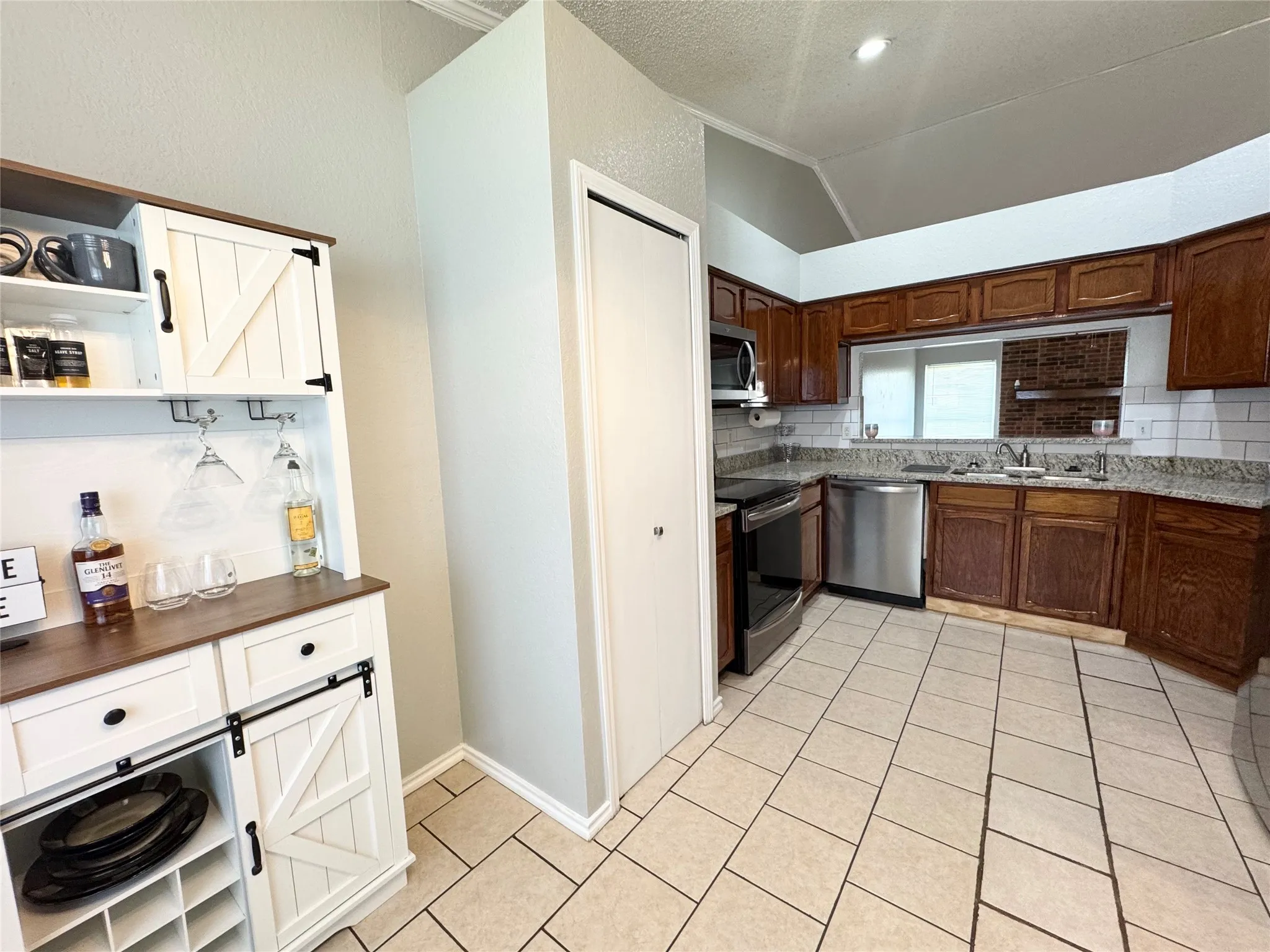 Single Family Residence For Rent in Dallas County , 2101 Pueblo Drive, Garland, Texas 75040, 3 Bedroom, 2 Bathroom, 2 Garage spaces, 1,387 Sqft, built in 1983, mls#21381677, Real Estate Agent in Garland, Homes For Rent in Dallas county, Homes For Rent in Garland, Realtor in Garland Texas, Real Estate Brokerage Independent Realty Texas, Luminita Cordes Realtor