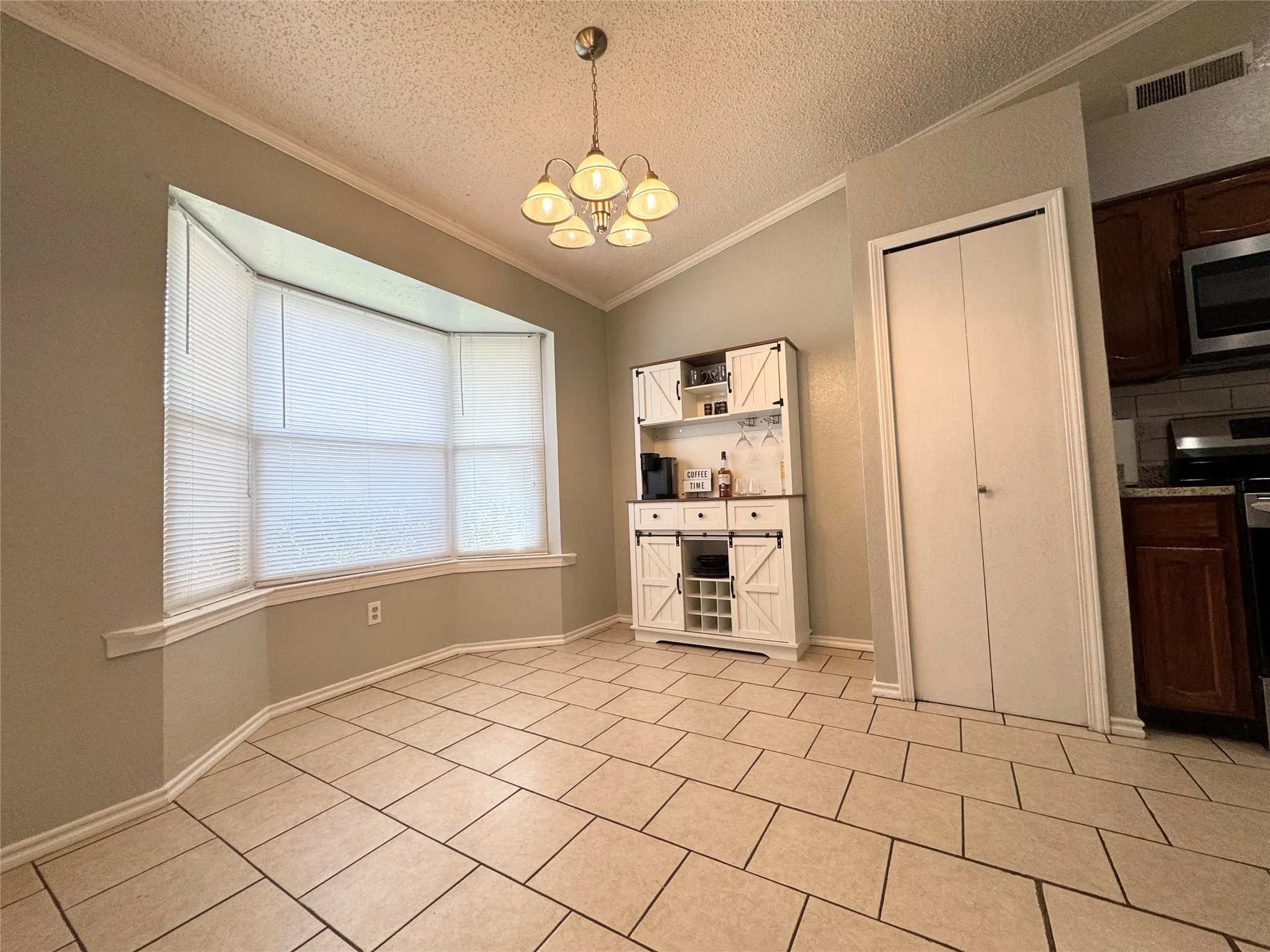 Single Family Residence For Rent in Dallas County , 2101 Pueblo Drive, Garland, Texas 75040, 3 Bedroom, 2 Bathroom, 2 Garage spaces, 1,387 Sqft, built in 1983, mls#21381677, Real Estate Agent in Garland, Homes For Rent in Dallas county, Homes For Rent in Garland, Realtor in Garland Texas, Real Estate Brokerage Independent Realty Texas, Luminita Cordes Realtor