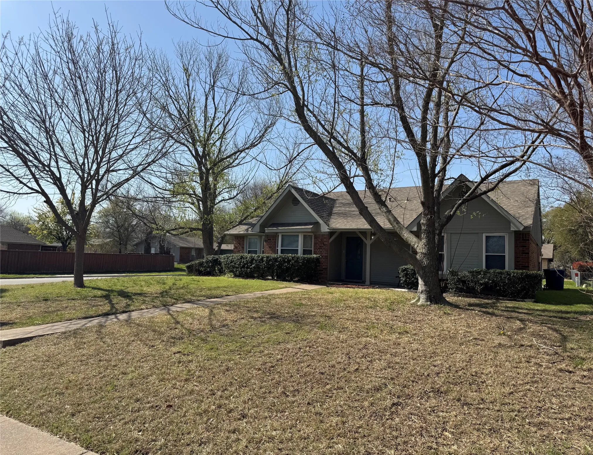 Single Family Residence For Rent in Dallas County , 2101 Pueblo Drive, Garland, Texas 75040, 3 Bedroom, 2 Bathroom, 2 Garage spaces, 1,387 Sqft, built in 1983, mls#21381677, Real Estate Agent in Garland, Homes For Rent in Dallas county, Homes For Rent in Garland, Realtor in Garland Texas, Real Estate Brokerage Independent Realty Texas, Luminita Cordes Realtor