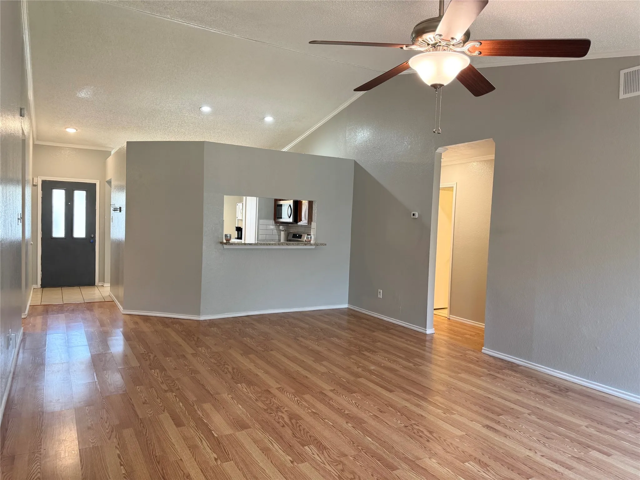 Single Family Residence For Rent in Dallas County , 2101 Pueblo Drive, Garland, Texas 75040, 3 Bedroom, 2 Bathroom, 2 Garage spaces, 1,387 Sqft, built in 1983, mls#21381677, Real Estate Agent in Garland, Homes For Rent in Dallas county, Homes For Rent in Garland, Realtor in Garland Texas, Real Estate Brokerage Independent Realty Texas, Luminita Cordes Realtor