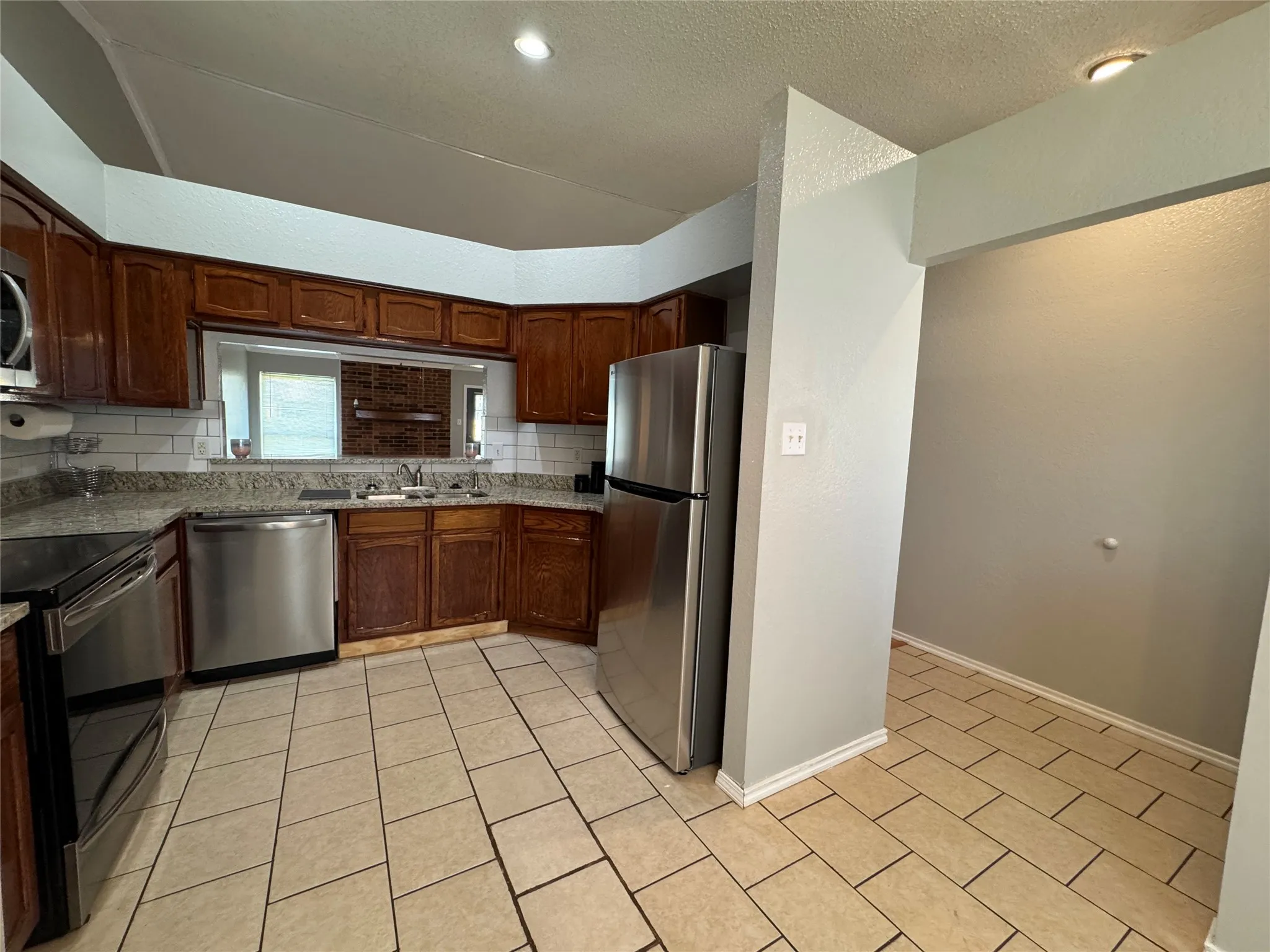 Single Family Residence For Rent in Dallas County , 2101 Pueblo Drive, Garland, Texas 75040, 3 Bedroom, 2 Bathroom, 2 Garage spaces, 1,387 Sqft, built in 1983, mls#21381677, Real Estate Agent in Garland, Homes For Rent in Dallas county, Homes For Rent in Garland, Realtor in Garland Texas, Real Estate Brokerage Independent Realty Texas, Luminita Cordes Realtor
