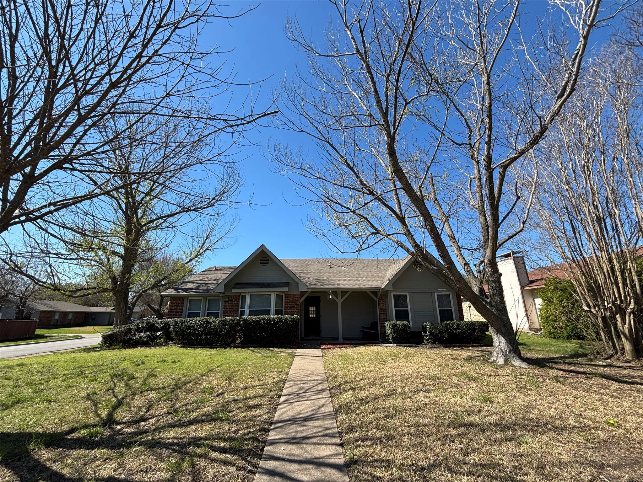 Single Family Residence For Rent in Dallas County , 2101 Pueblo Drive, Garland, Texas 75040, 3 Bedroom, 2 Bathroom, 2 Garage spaces, 1,387 Sqft, built in 1983, mls#21381677, Real Estate Agent in Garland, Homes For Rent in Dallas county, Homes For Rent in Garland, Realtor in Garland Texas, Real Estate Brokerage Independent Realty Texas, Luminita Cordes Realtor