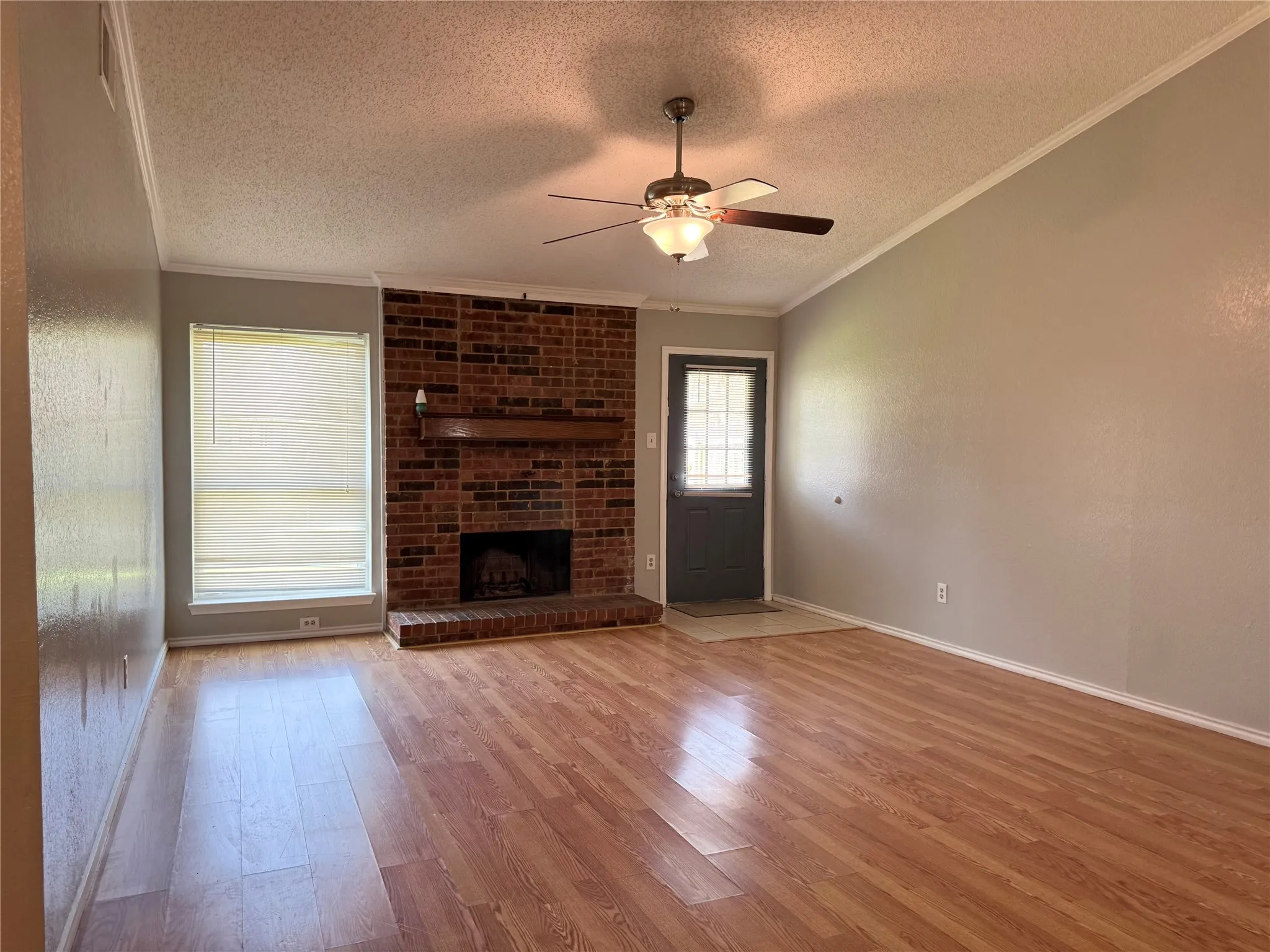 Single Family Residence For Rent in Dallas County , 2101 Pueblo Drive, Garland, Texas 75040, 3 Bedroom, 2 Bathroom, 2 Garage spaces, 1,387 Sqft, built in 1983, mls#21381677, Real Estate Agent in Garland, Homes For Rent in Dallas county, Homes For Rent in Garland, Realtor in Garland Texas, Real Estate Brokerage Independent Realty Texas, Luminita Cordes Realtor