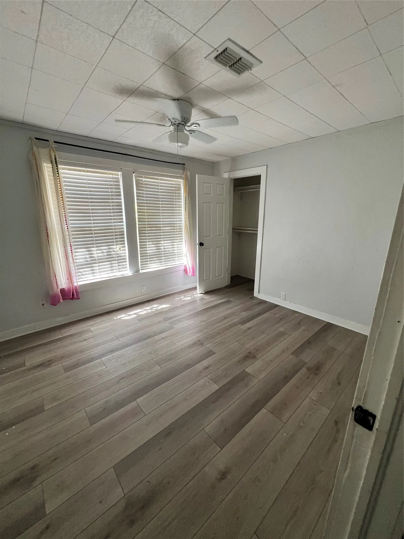 Single Family Residence For Rent in Ellis County , 303 N 4th Street, Midlothian, Texas 76065, 2 Bedroom, 2 Bathroom, 1 Garage spaces, 1,046 Sqft, built in 1930, mls#21376502, Real Estate Agent in Midlothian, Homes For Rent in Ellis county, Homes For Rent in Midlothian, Realtor in Midlothian Texas, Real Estate Brokerage Independent Realty Texas, Luminita Cordes Realtor
