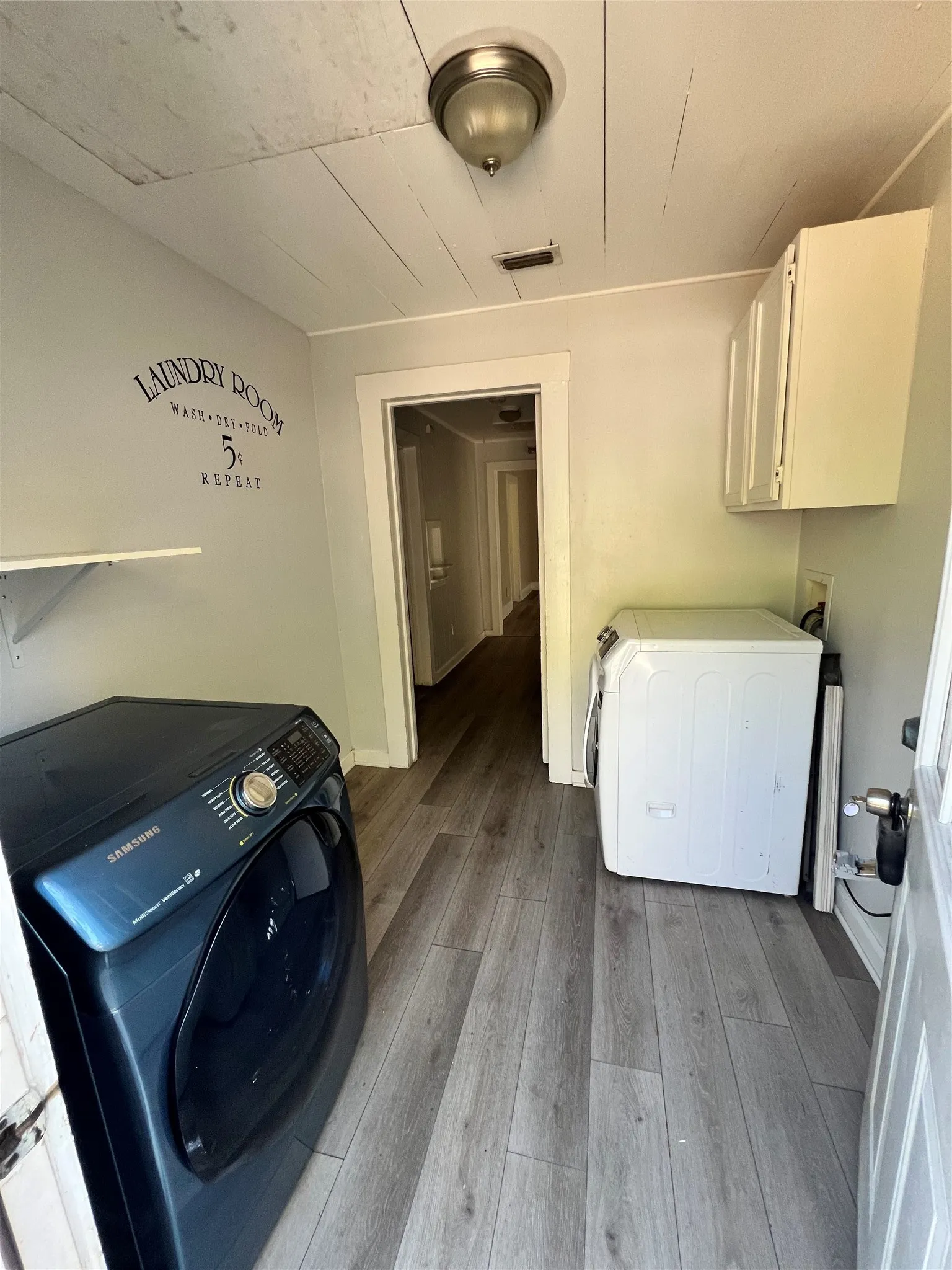 Single Family Residence For Rent in Ellis County , 303 N 4th Street, Midlothian, Texas 76065, 2 Bedroom, 2 Bathroom, 1 Garage spaces, 1,046 Sqft, built in 1930, mls#21376502, Real Estate Agent in Midlothian, Homes For Rent in Ellis county, Homes For Rent in Midlothian, Realtor in Midlothian Texas, Real Estate Brokerage Independent Realty Texas, Luminita Cordes Realtor