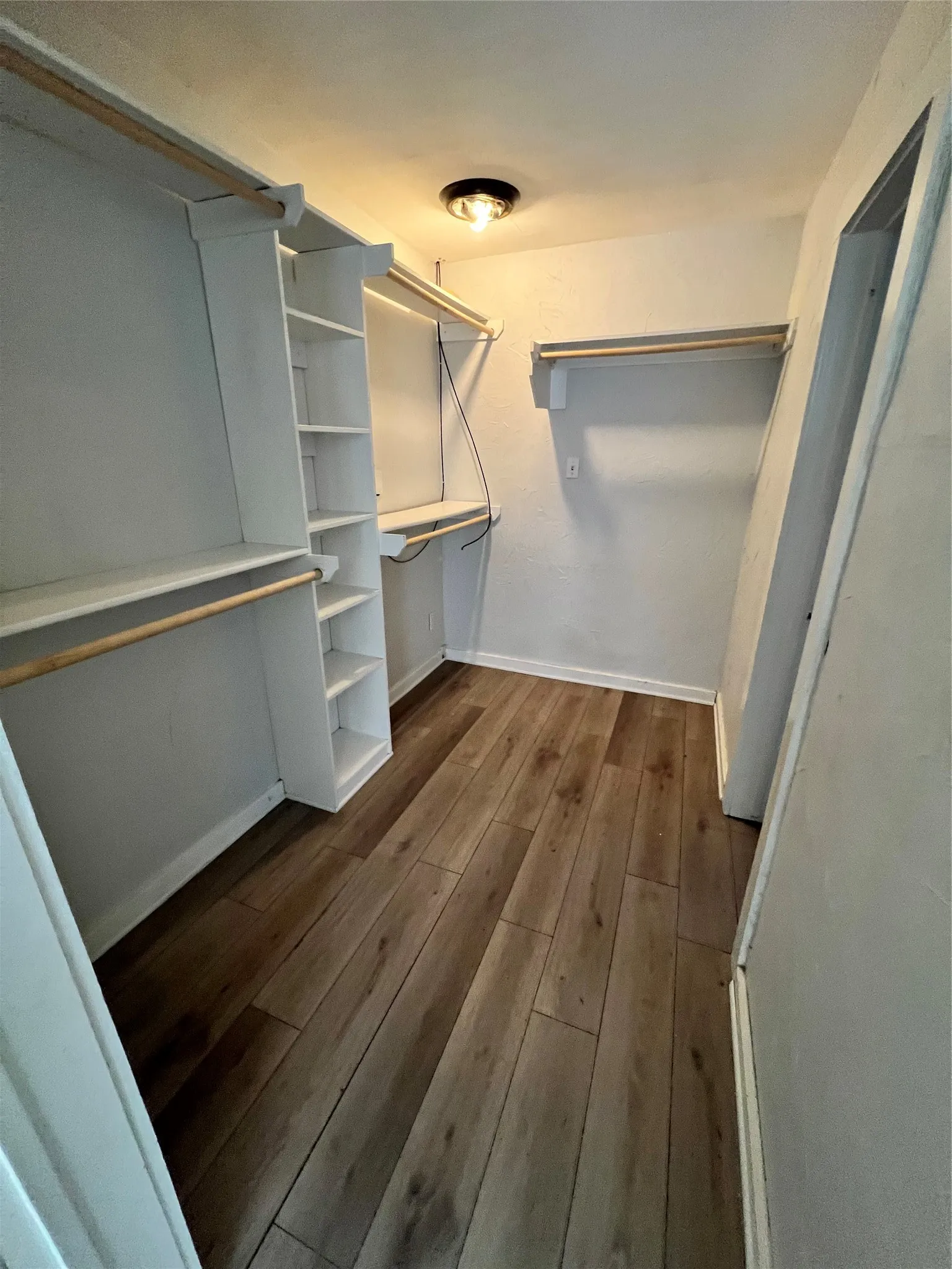 Single Family Residence For Rent in Ellis County , 303 N 4th Street, Midlothian, Texas 76065, 2 Bedroom, 2 Bathroom, 1 Garage spaces, 1,046 Sqft, built in 1930, mls#21376502, Real Estate Agent in Midlothian, Homes For Rent in Ellis county, Homes For Rent in Midlothian, Realtor in Midlothian Texas, Real Estate Brokerage Independent Realty Texas, Luminita Cordes Realtor
